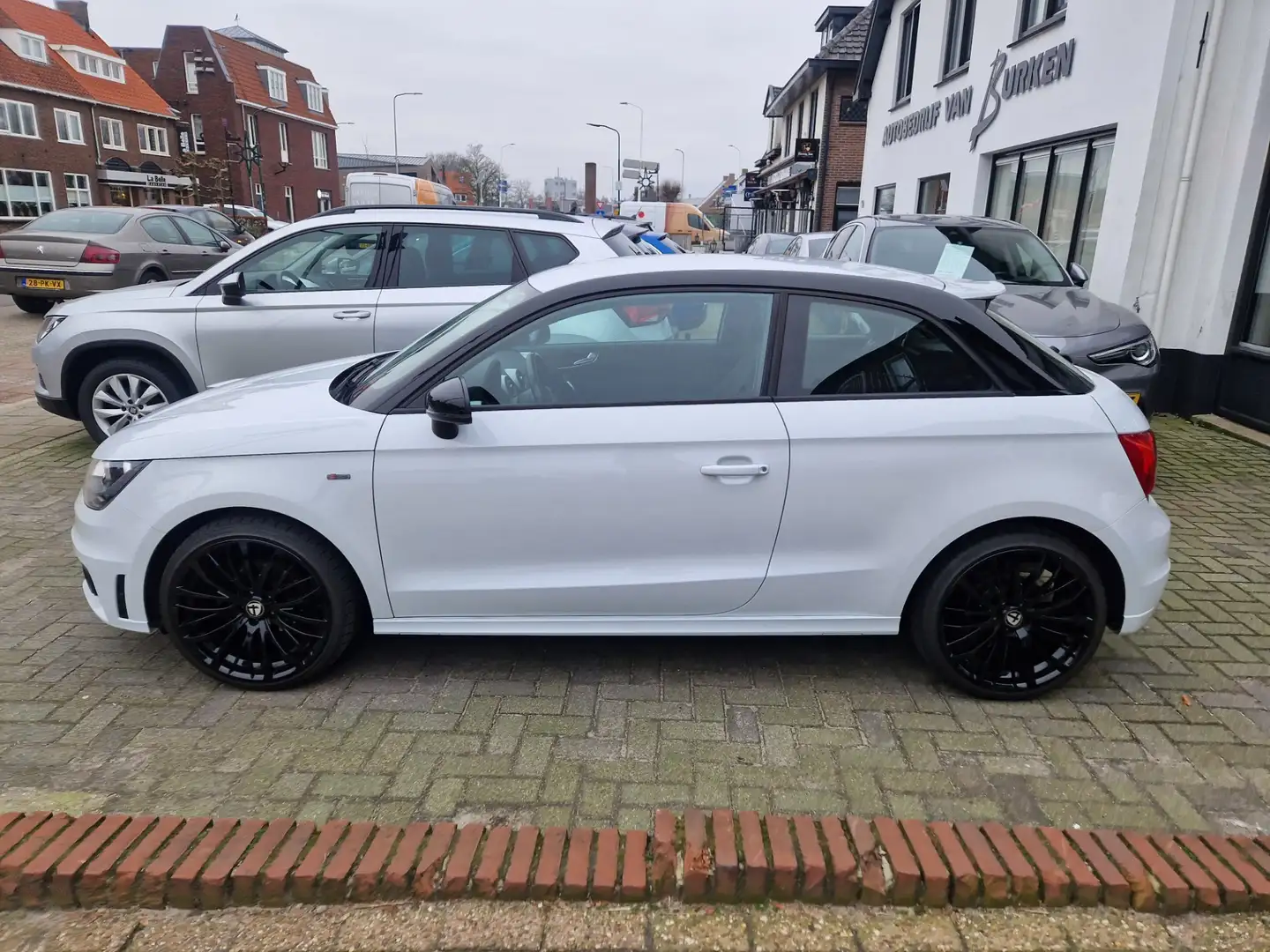 Audi A1 1.2 TFSI Admired S-Line, Navigatie,Airco,Cruise co Wit - 2