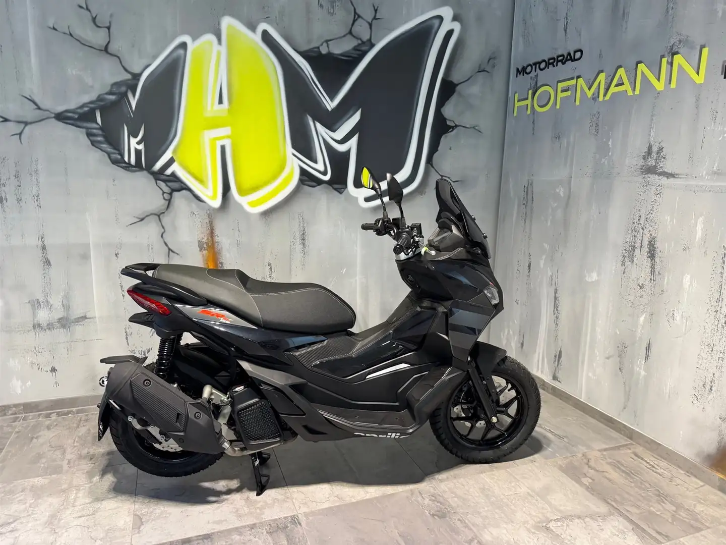 Aprilia SR GT 125 Farben auf Anfrage Schwarz - 1