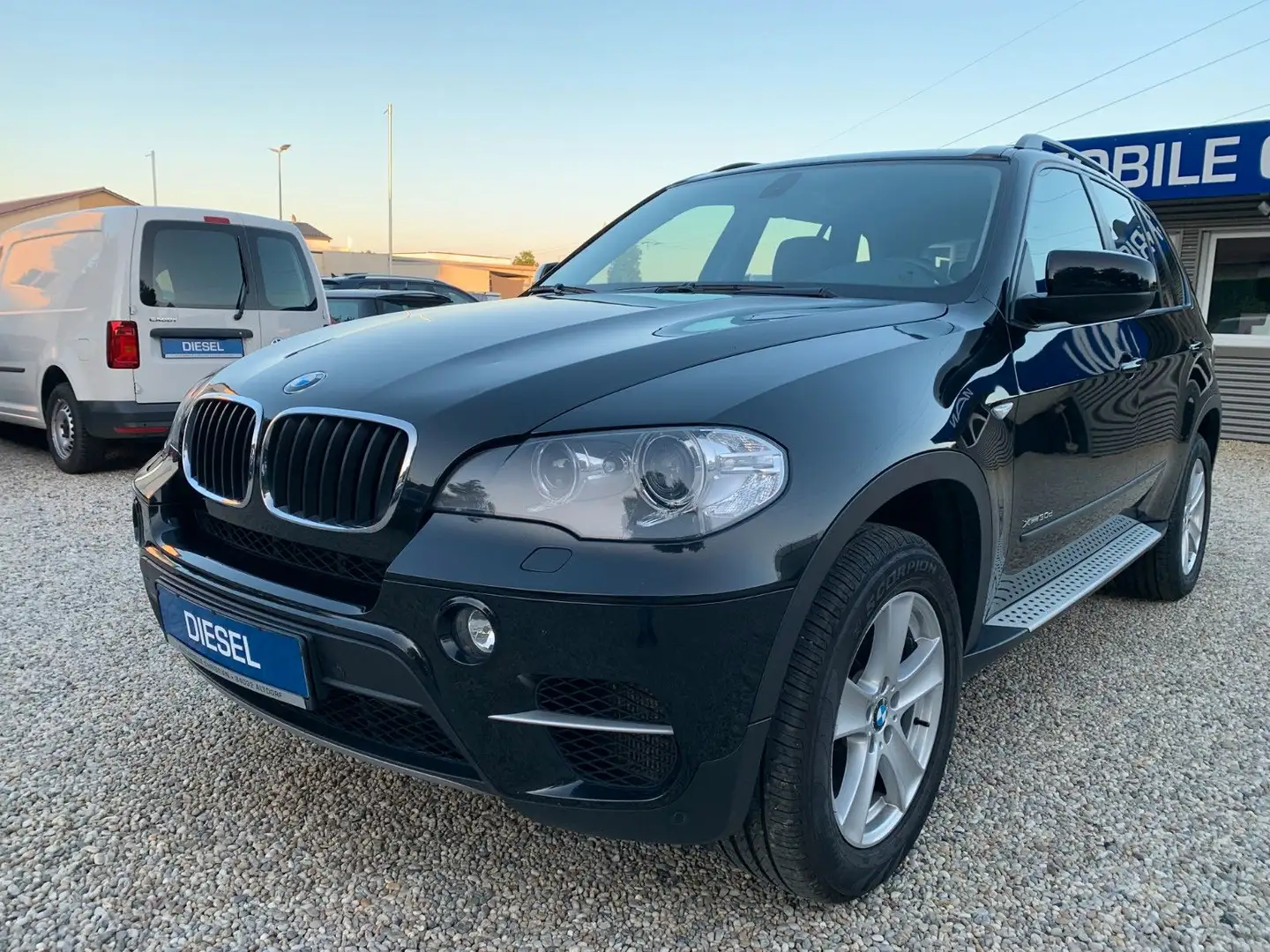 BMW X5 xDrive30d 7. Sitze Navi AHK SHZ 2*PDC 1. Hand Schwarz - 2