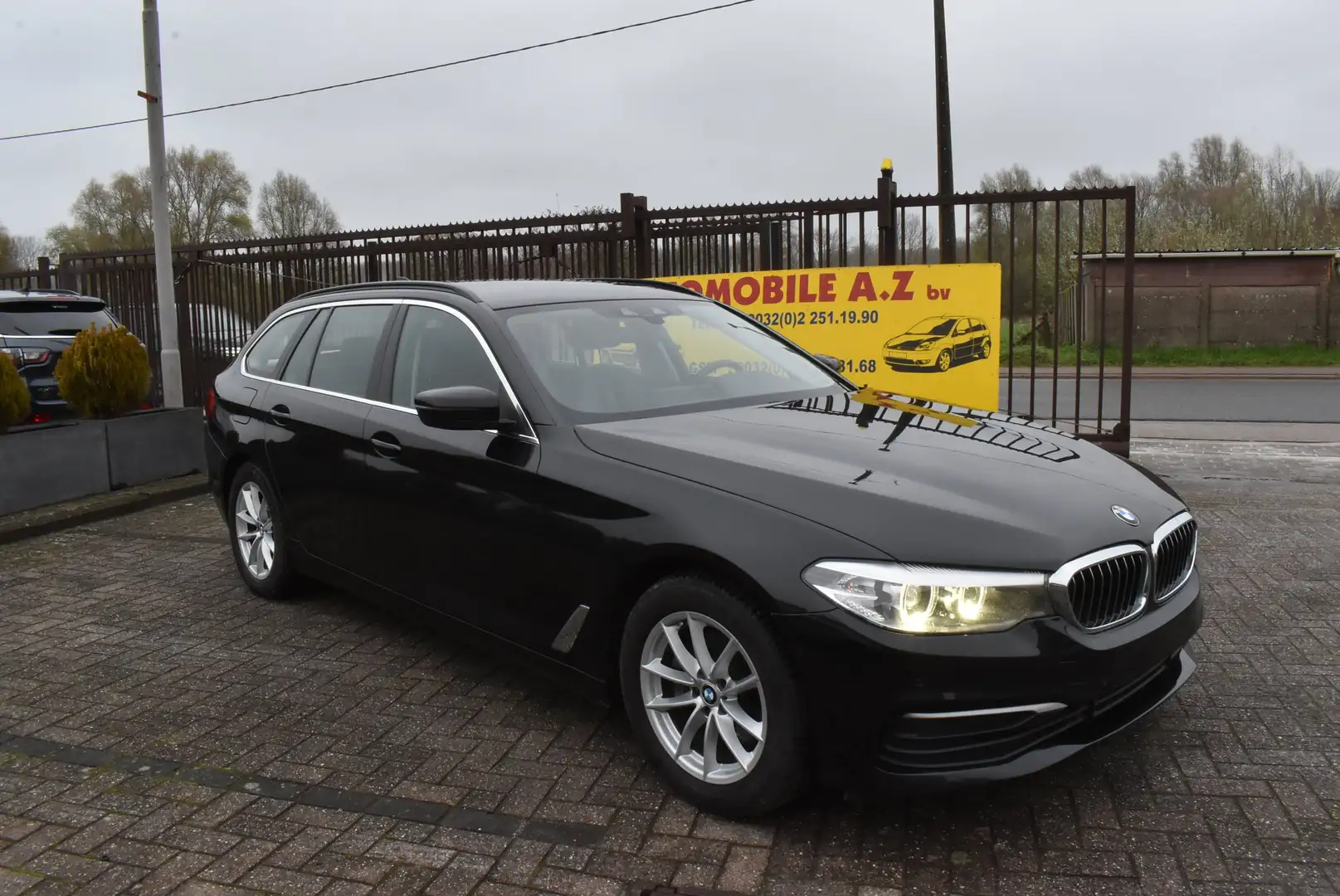BMW 520 dA Touring Xénon CUIR GPS ***DESTOCKAGE B2B*** Zwart - 1