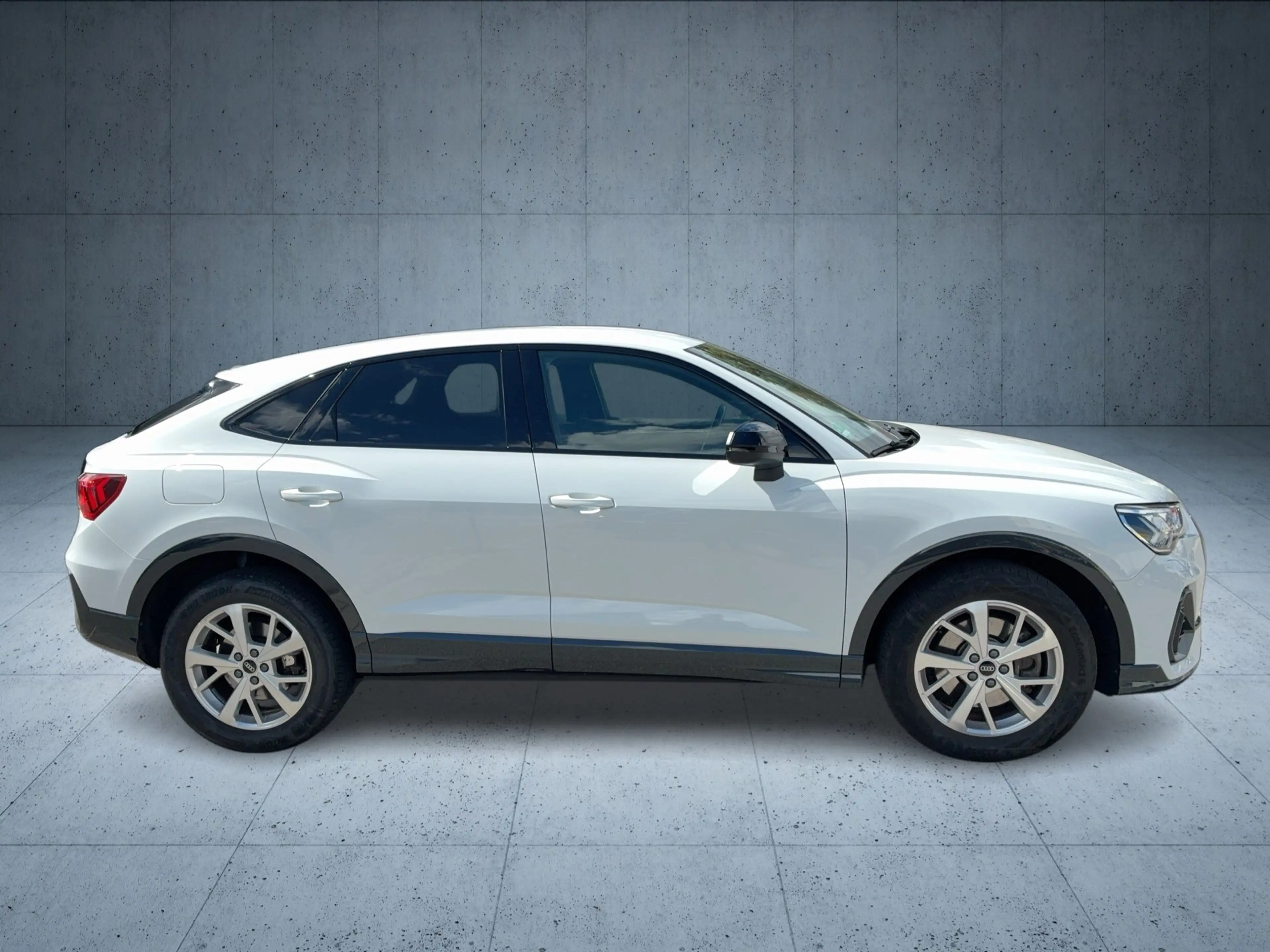 Audi Q3 Sportback TFSI e Sb PHEV1.4 R4180 DSG LM — photo 7