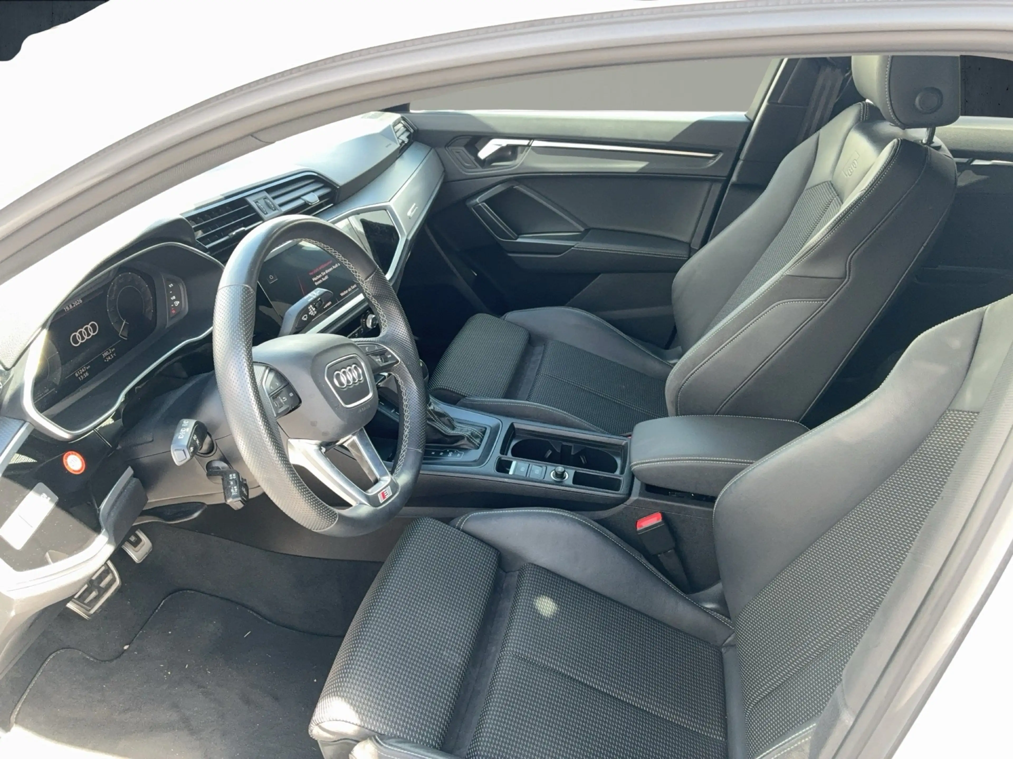 Audi Q3 Sportback TFSI e Sb PHEV1.4 R4180 DSG LM — photo 10