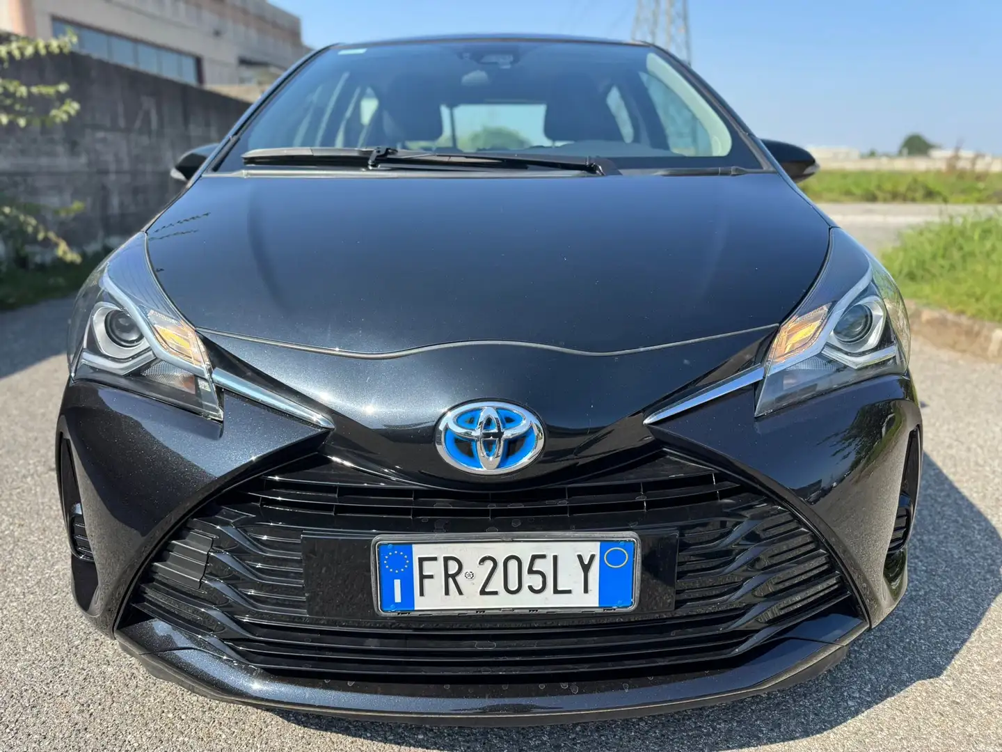 Toyota Yaris Yaris III 2017 5p 1.5h Business Schwarz - 1