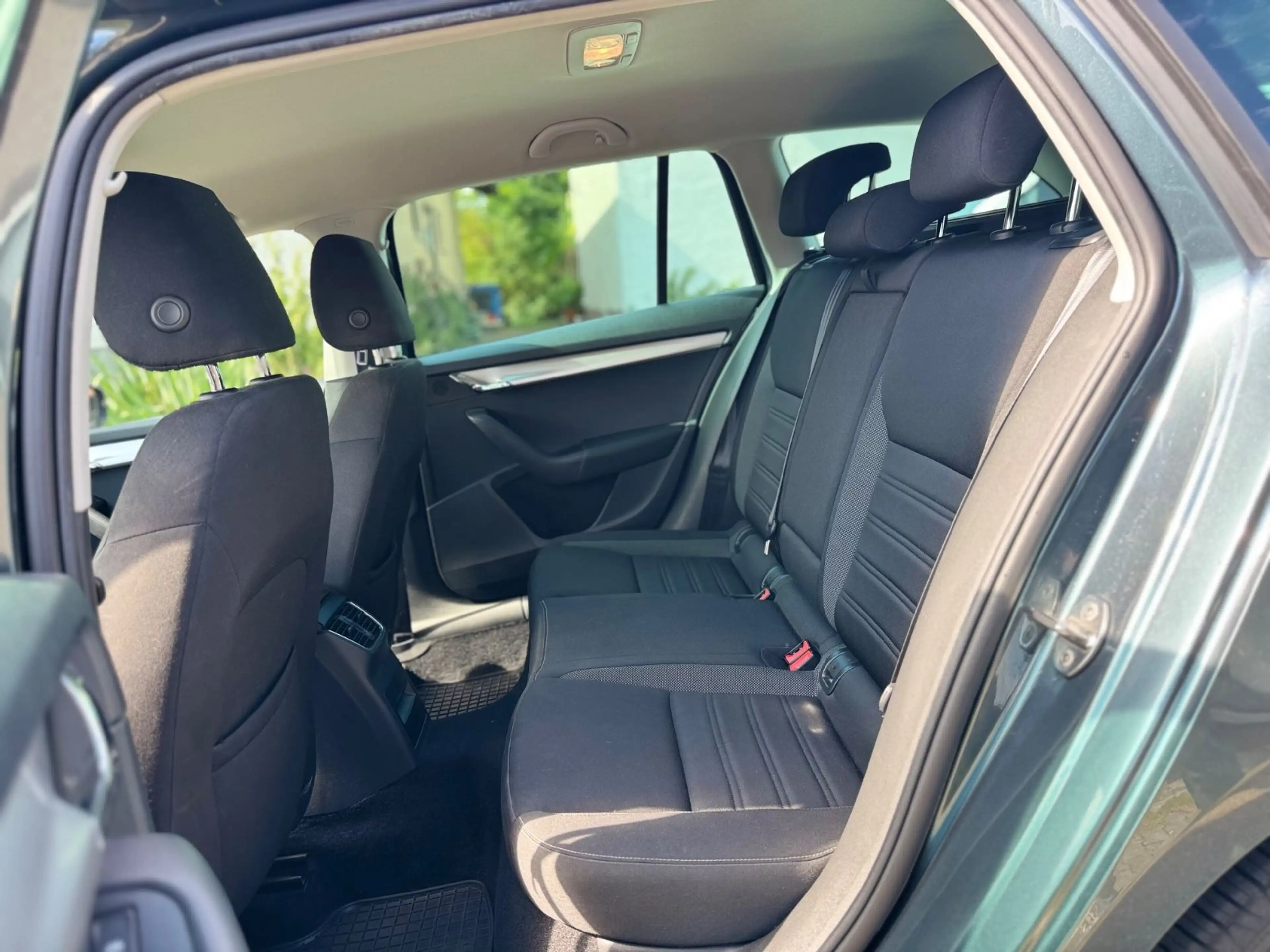 Skoda Octavia Combi Ambition CarPlay 1.Hand — photo 12