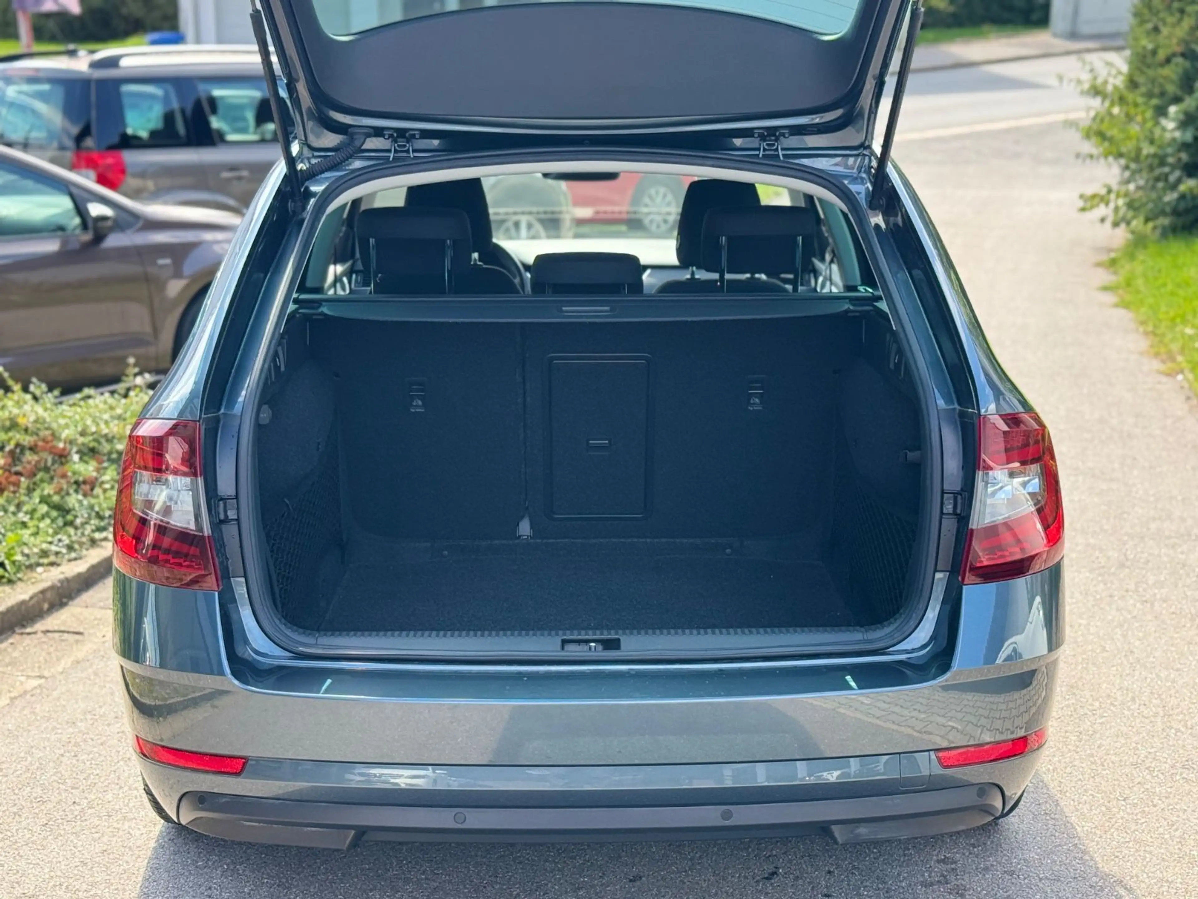 Skoda Octavia Combi Ambition CarPlay 1.Hand — photo 10