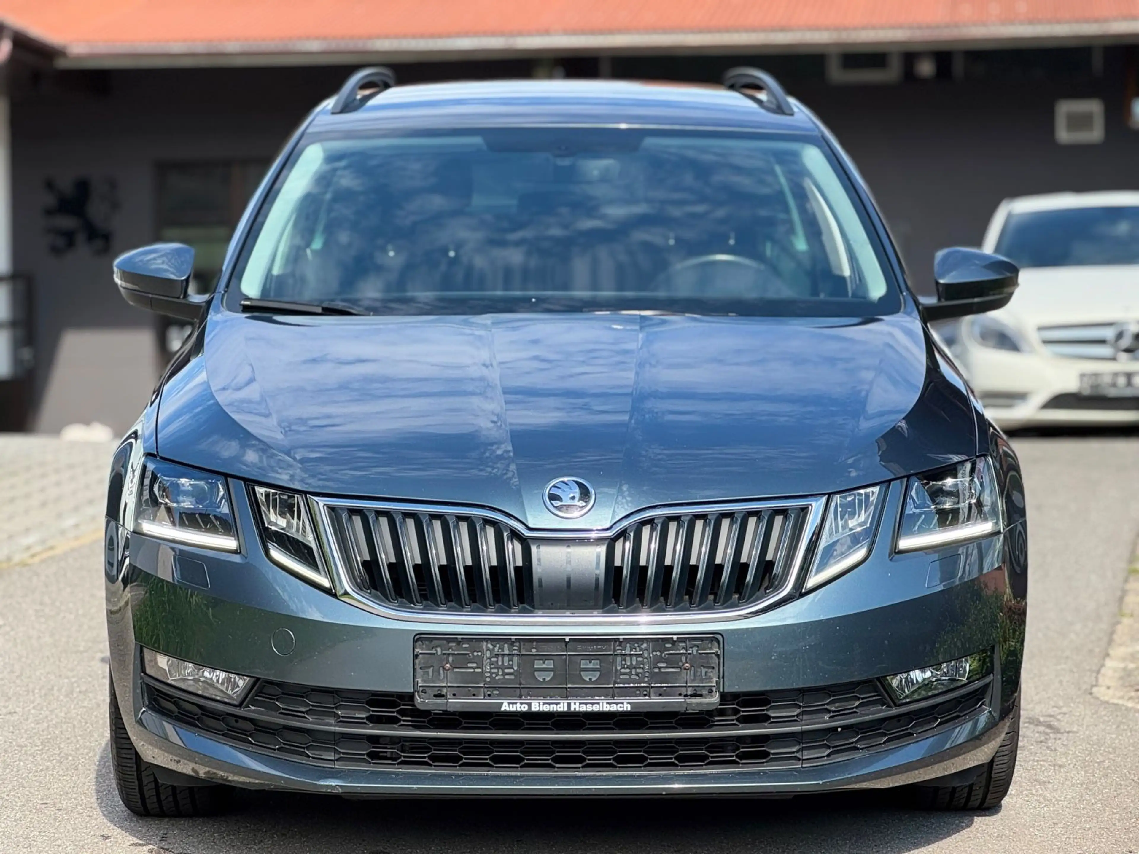 Skoda Octavia Combi Ambition CarPlay 1.Hand — photo 2