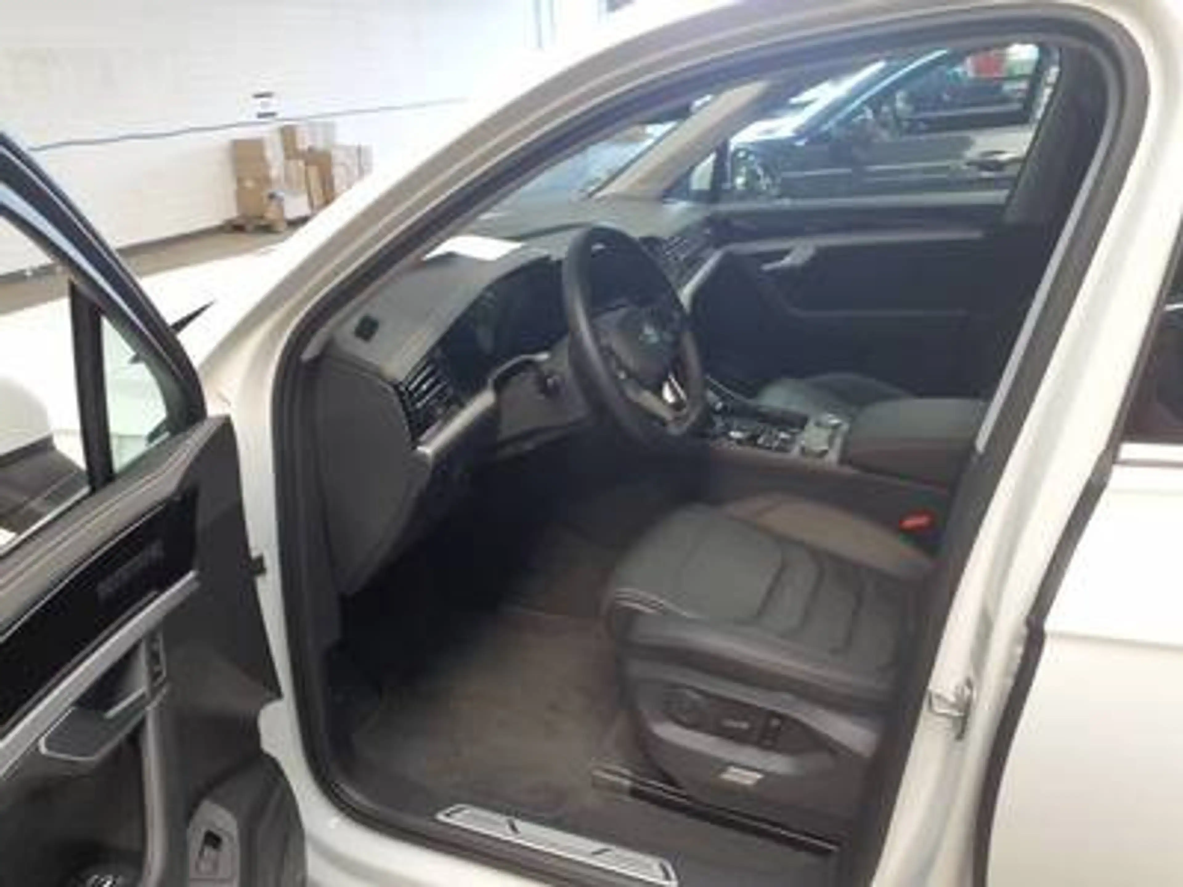Volkswagen Touareg Elegance 3.0TDI +AHK+LUFT+HD-MATRIX+ACC+ — photo 3