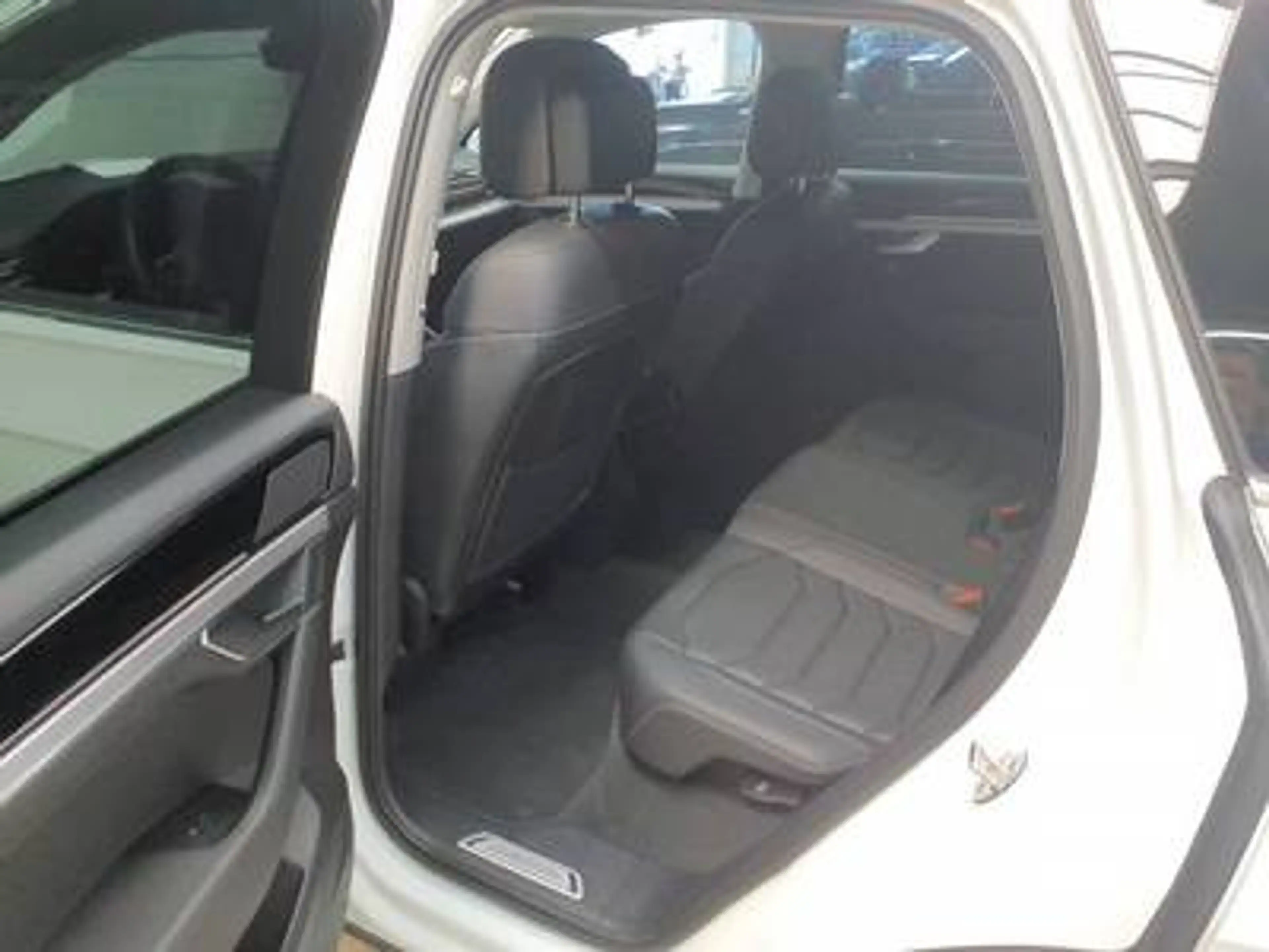 Volkswagen Touareg Elegance 3.0TDI +AHK+LUFT+HD-MATRIX+ACC+ — photo 4