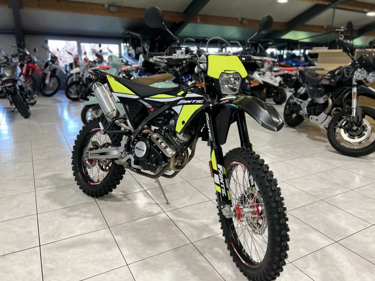 Fantic 125E Enduro XEF 4T PERFORMANCE Schwarz - 1