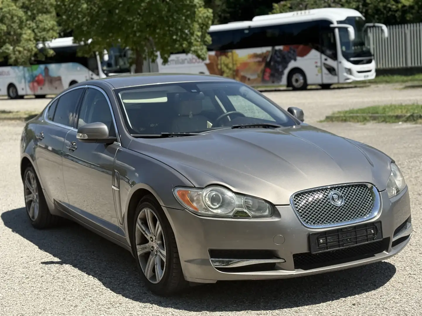 Jaguar XF 2.7d Premium Luxury auto Solo EXPORT Beige - 2