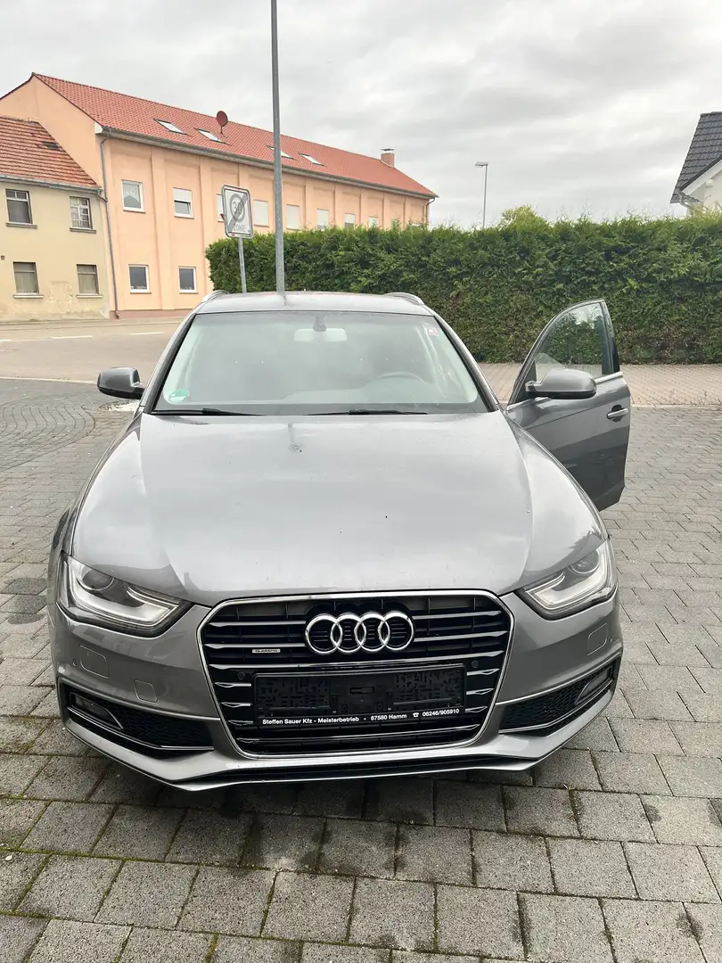 Audi A4 Attraction quattro Grau - 1