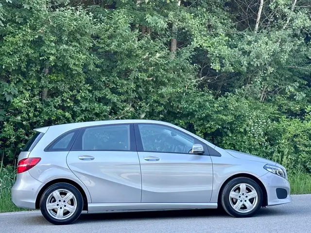 Mercedes-Benz B-Class view 3