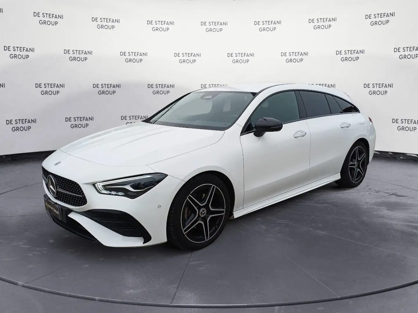 Mercedes-Benz CLA 180 CLA 180 d Shooting Brake AMG Line Advanced Plus N Blanc - 1