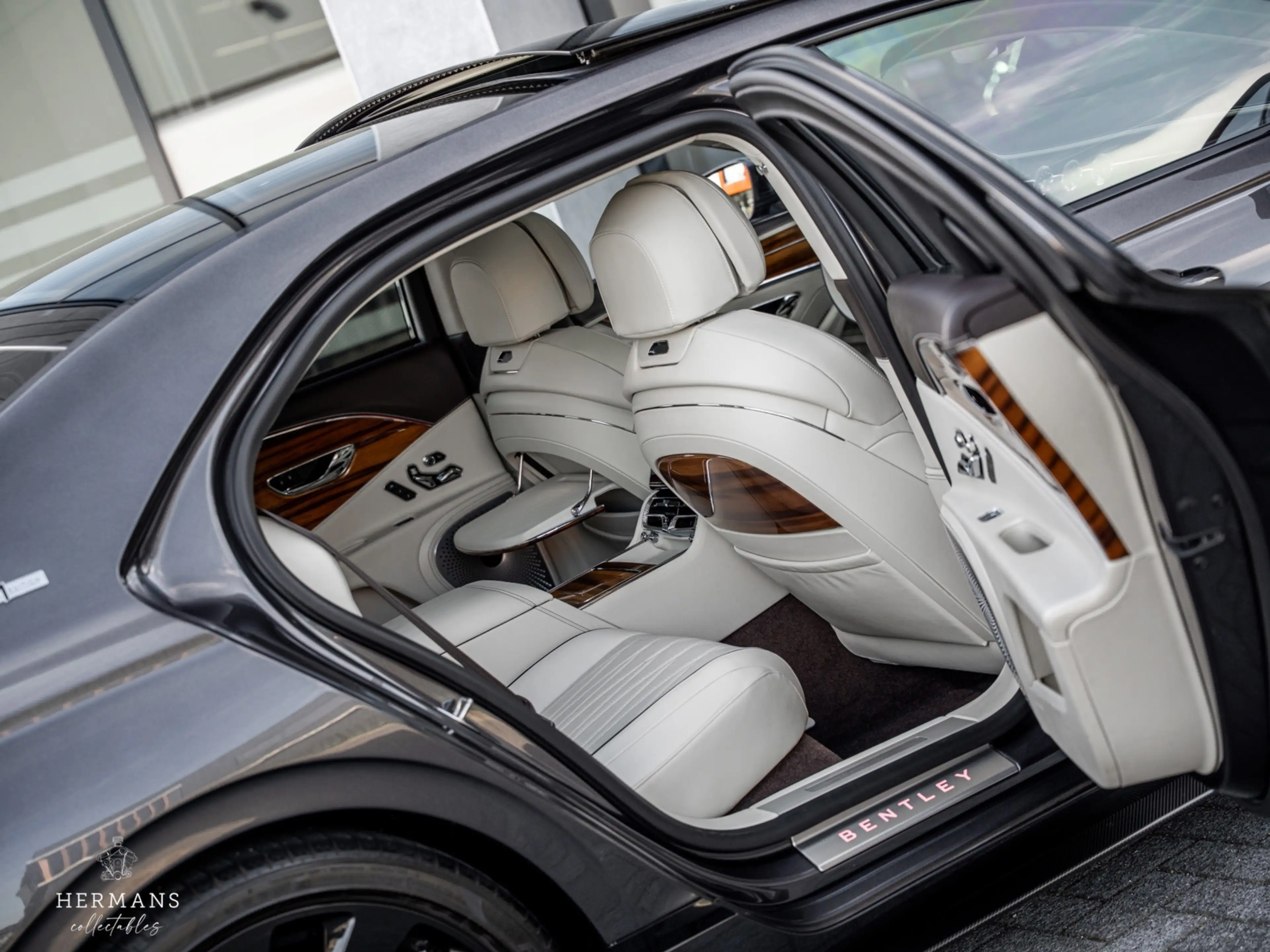 Bentley Flying Spur 6.0 W12 First Edition / Blackline / B&O / Rotating — photo 8