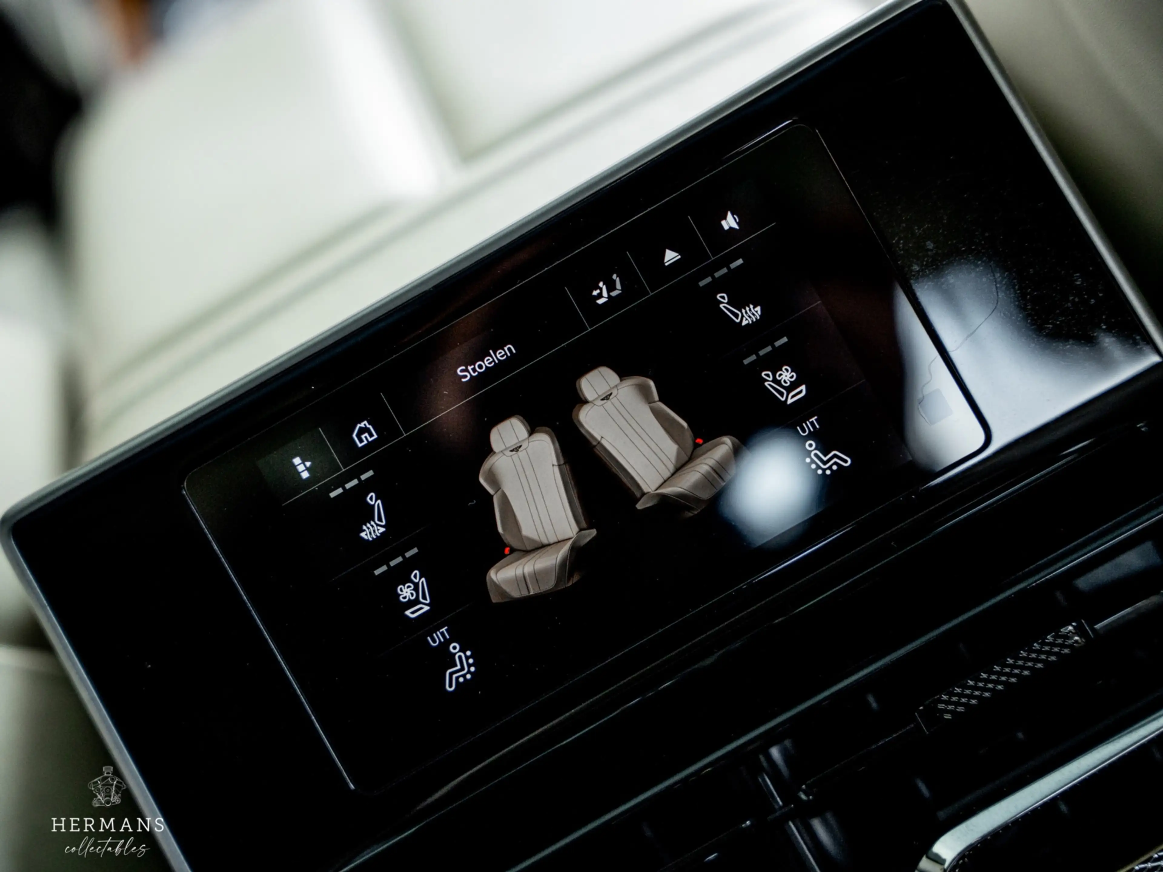 Bentley Flying Spur 6.0 W12 First Edition / Blackline / B&O / Rotating — photo 25