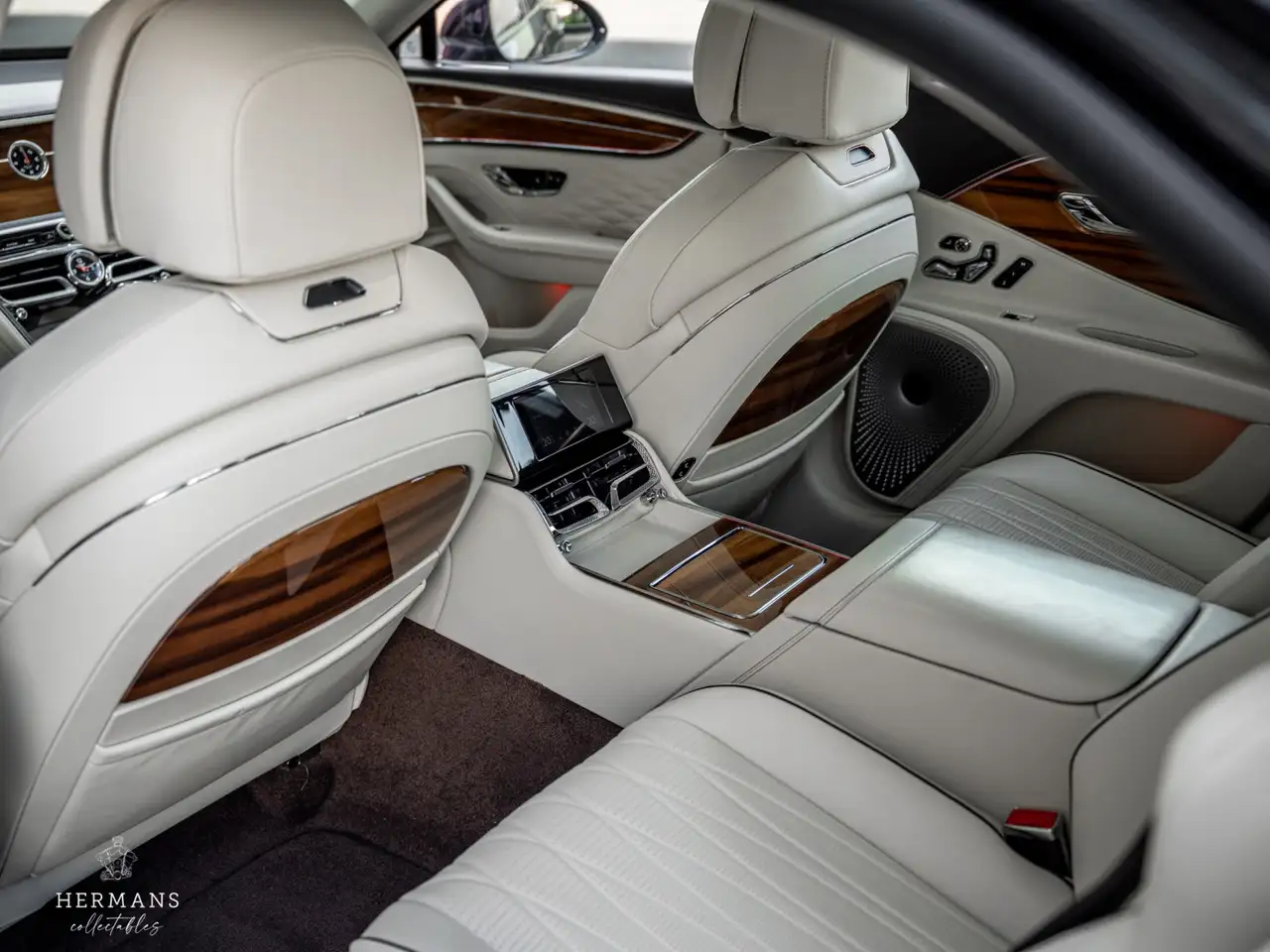 Bentley Flying Spur 2021 — фото 24