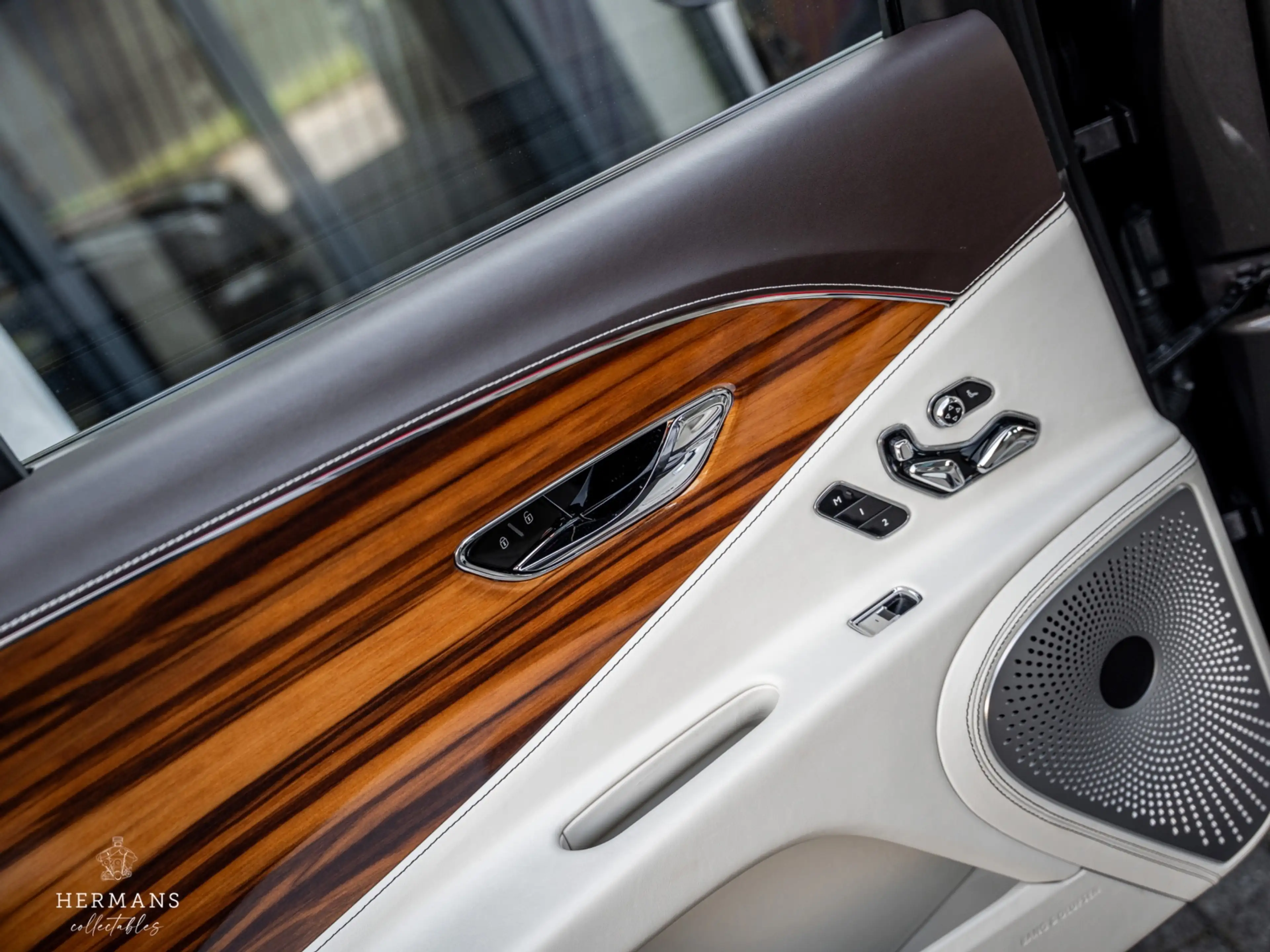 Bentley Flying Spur 6.0 W12 First Edition / Blackline / B&O / Rotating — photo 29