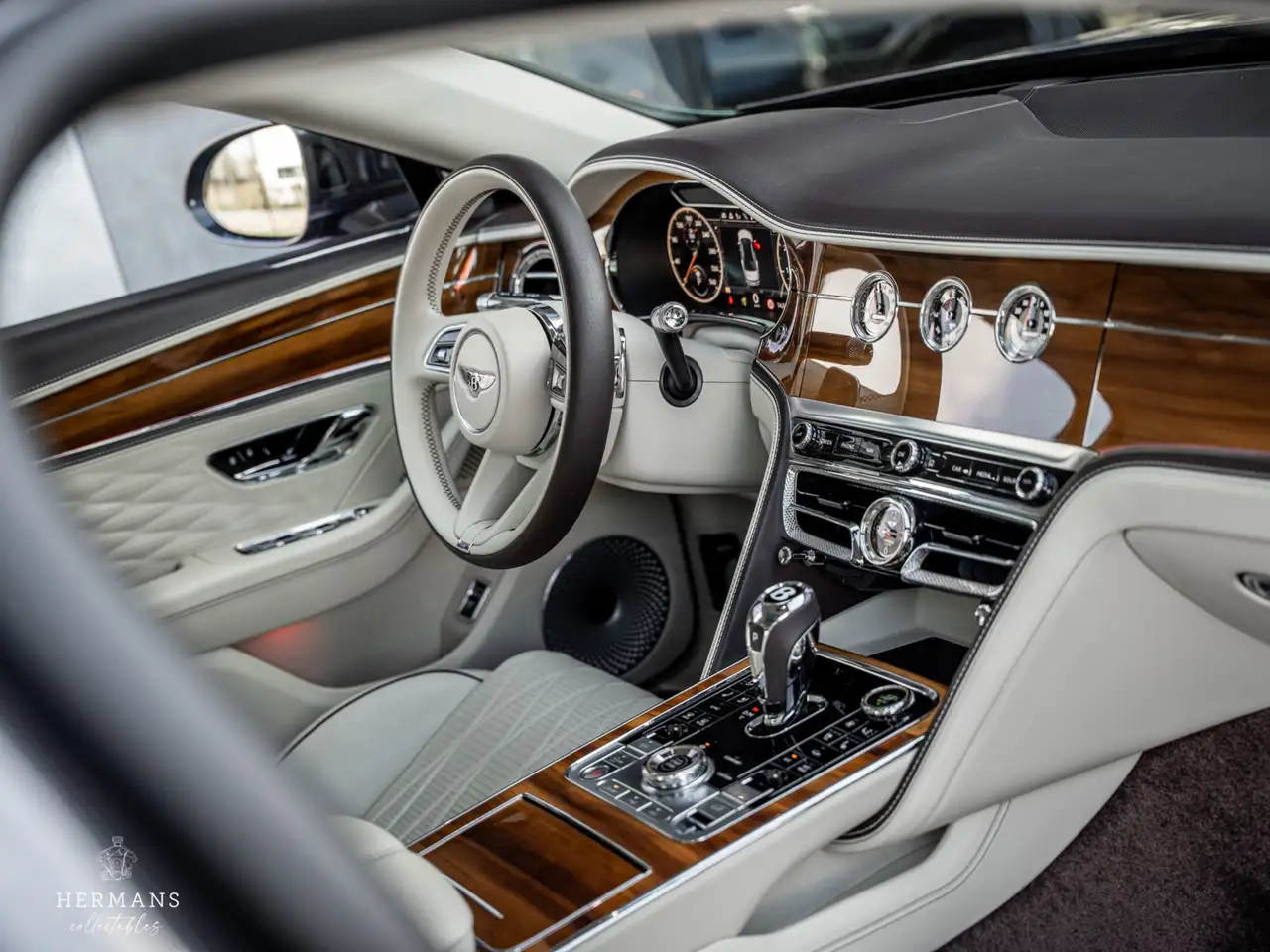 Bentley Flying Spur 2021 — фото 17