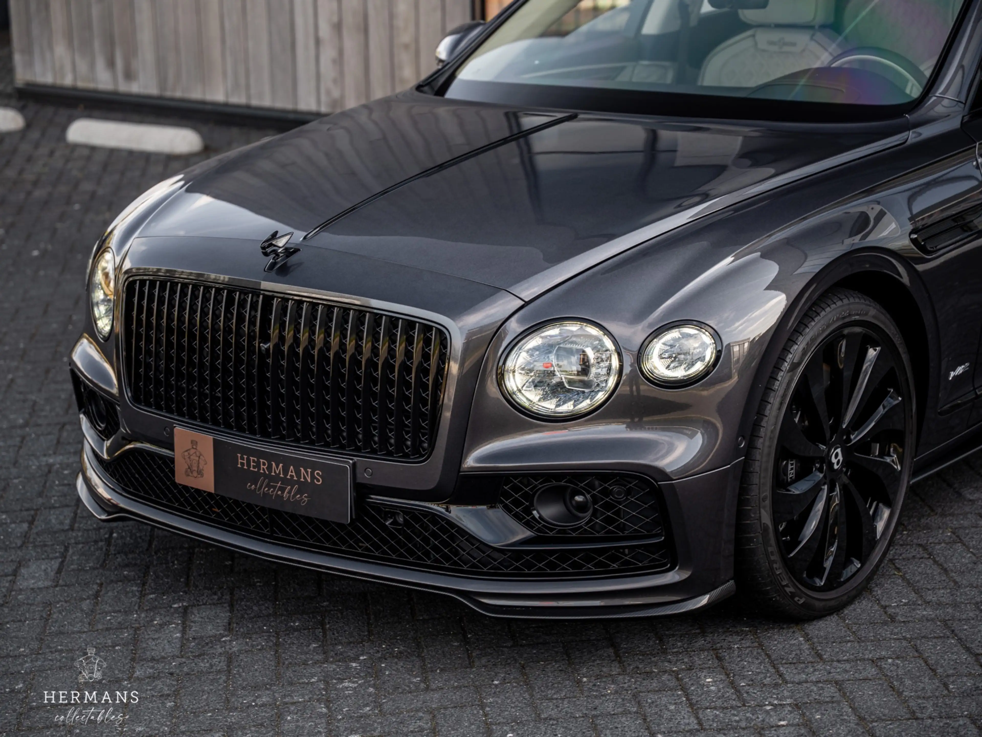 Bentley Flying Spur 6.0 W12 First Edition / Blackline / B&O / Rotating — photo 6