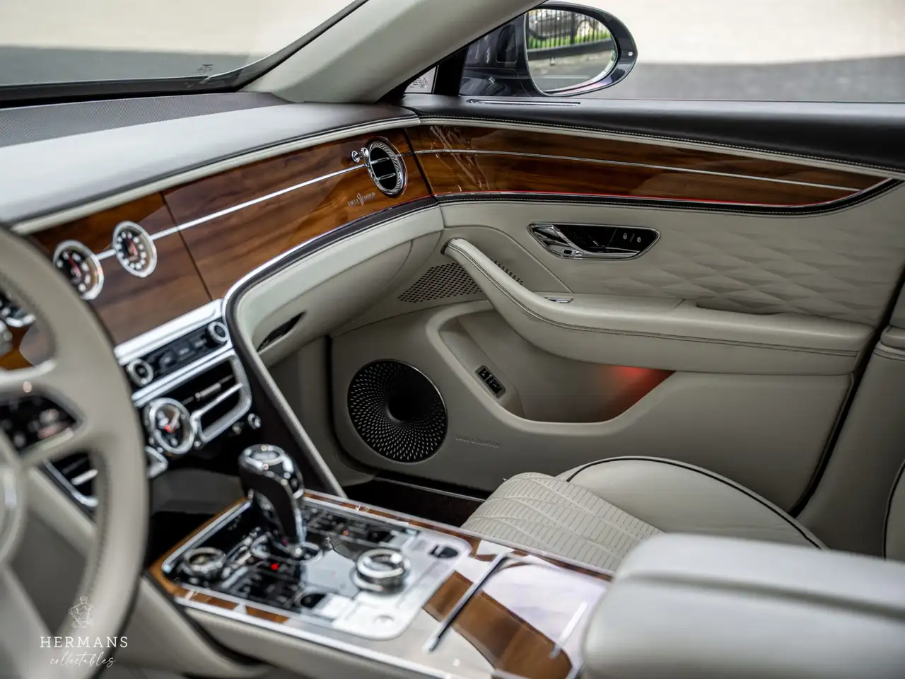 Bentley Flying Spur 2021 — фото 18