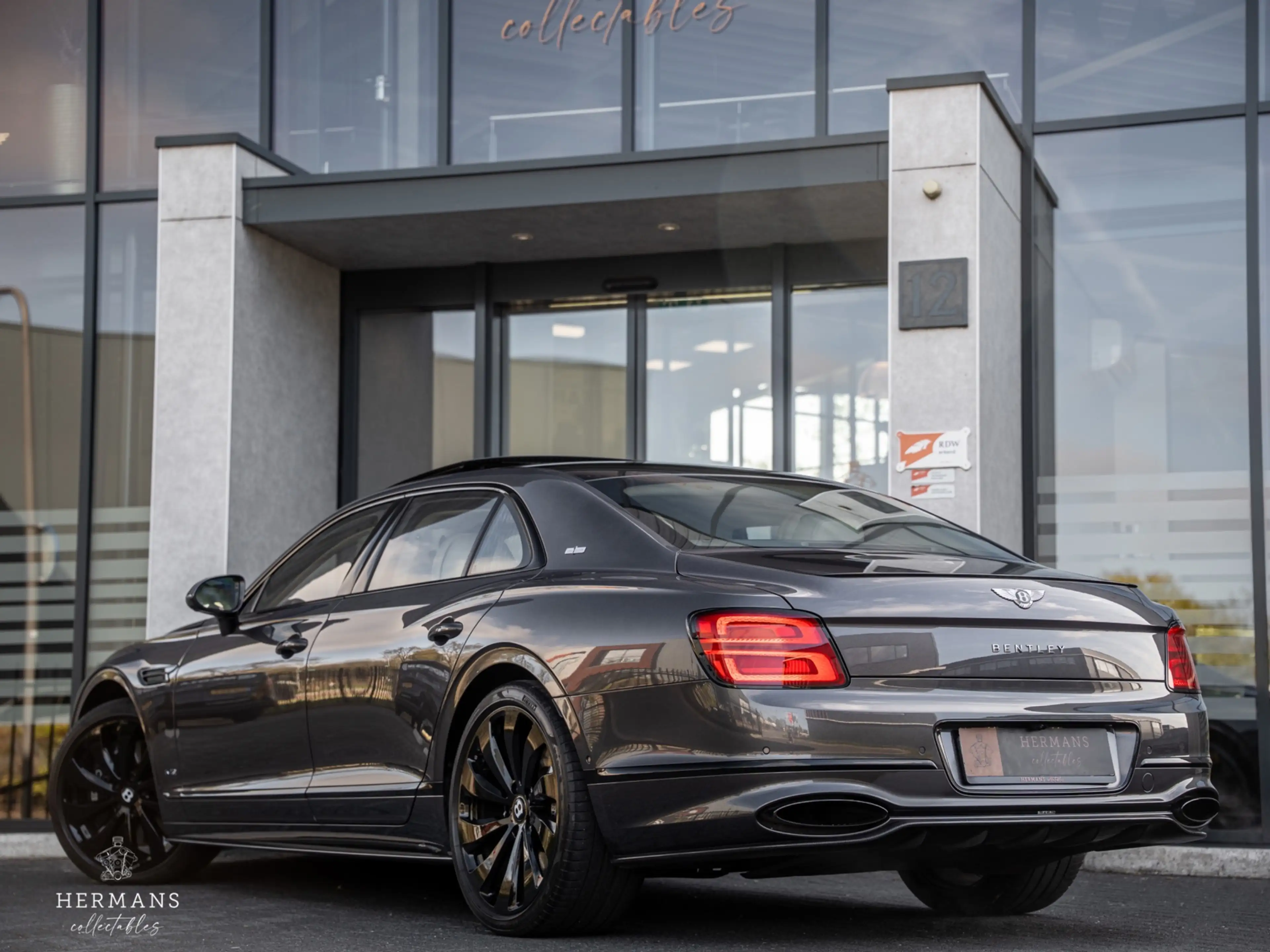 Bentley Flying Spur 6.0 W12 First Edition / Blackline / B&O / Rotating — photo 12