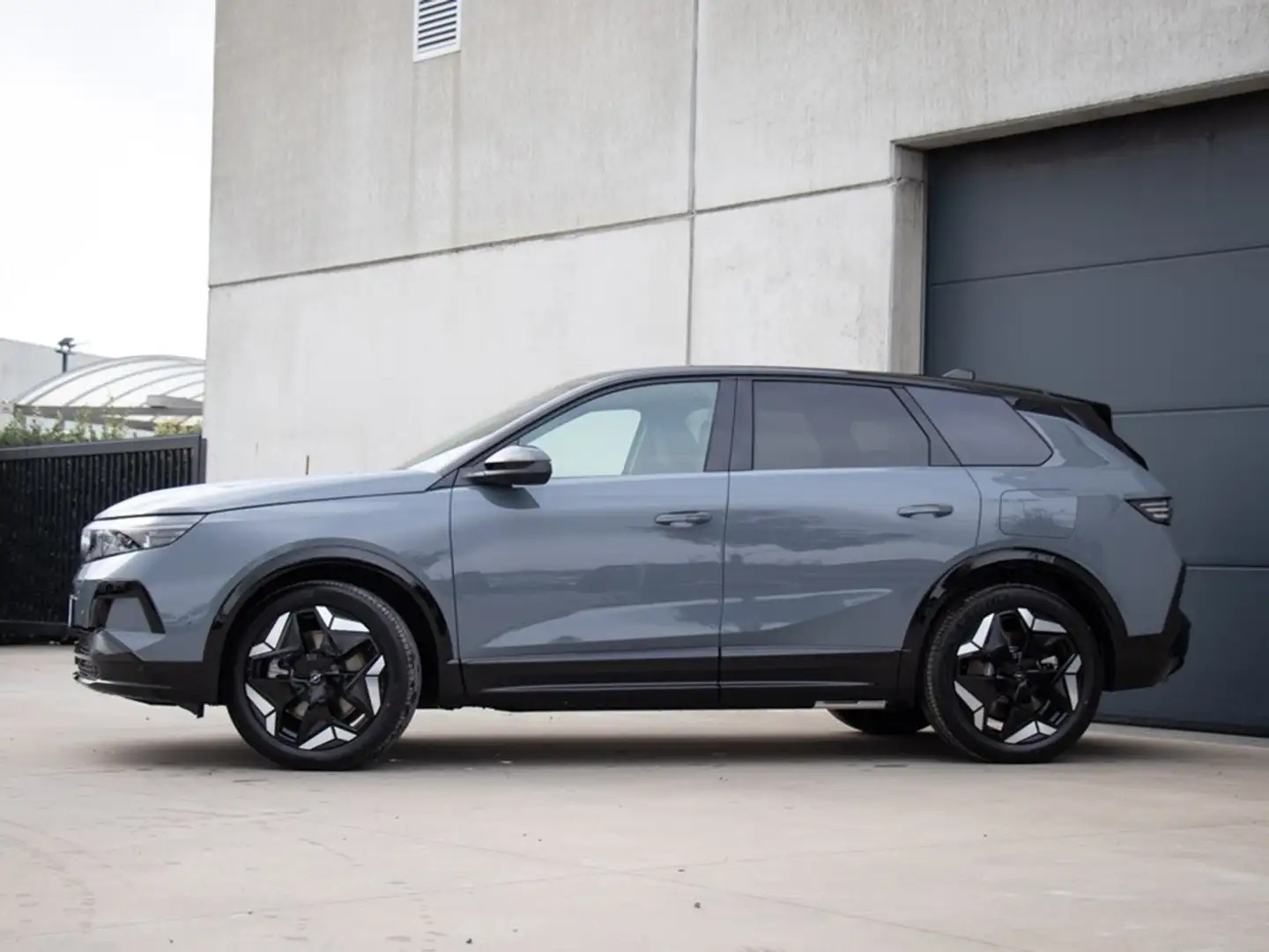 Opel Grandland ULTIMATE AWD 73KWH 325PK|ALCANTARA|PANO DAK|360° C Grijs - 2