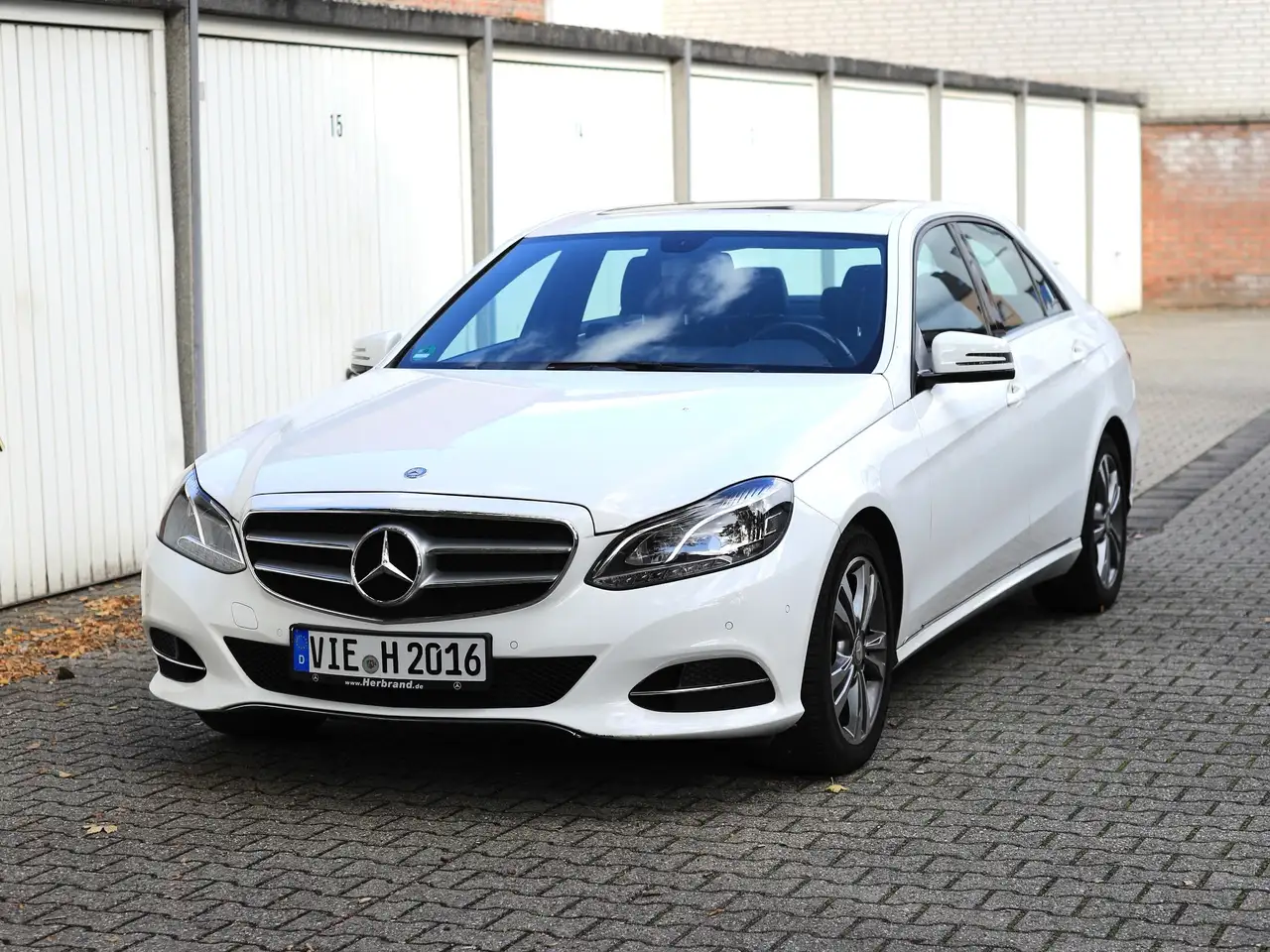 Mercedes-Benz E 200