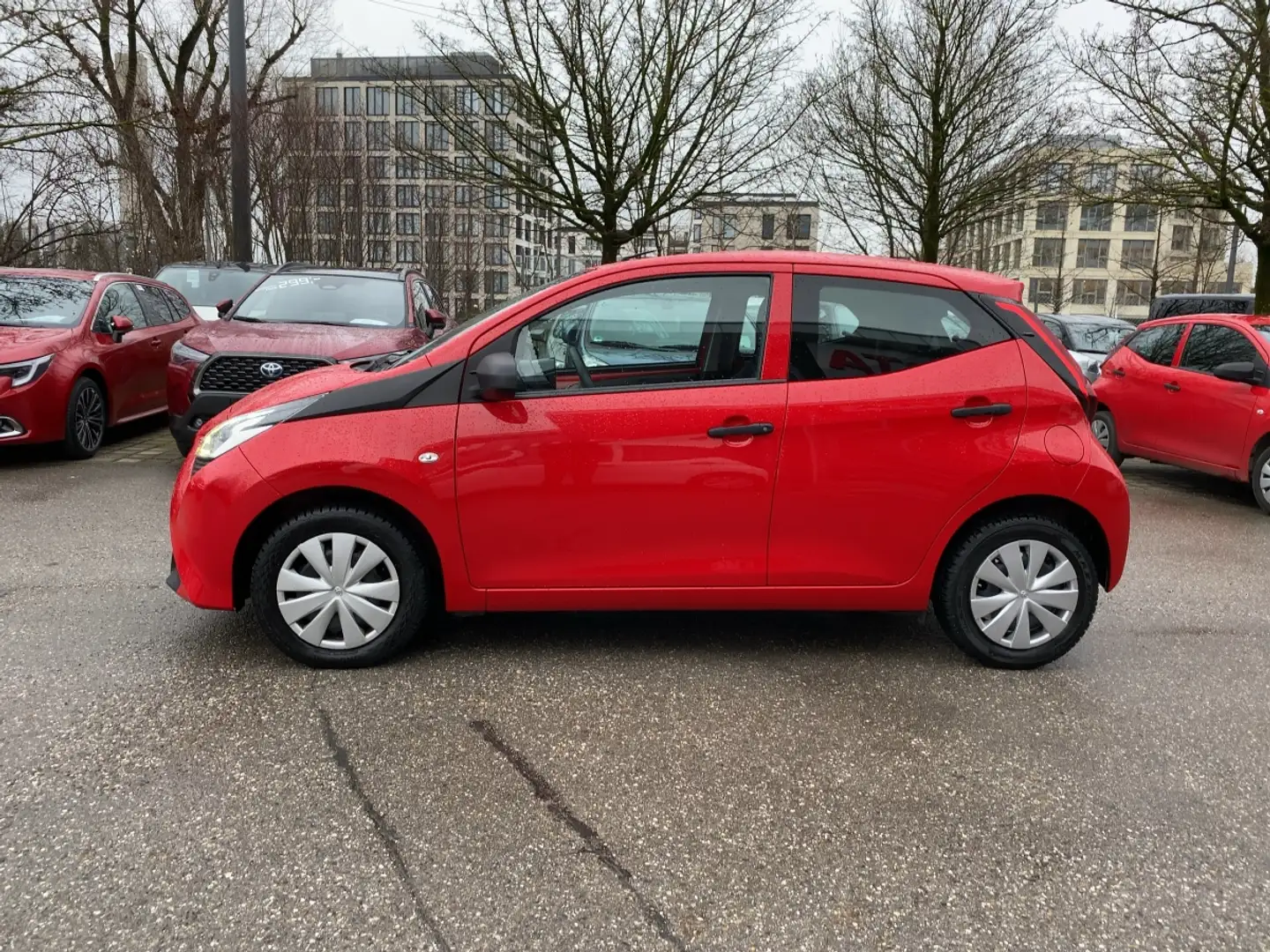 Toyota Aygo 1.0 x-business Rouge - 2