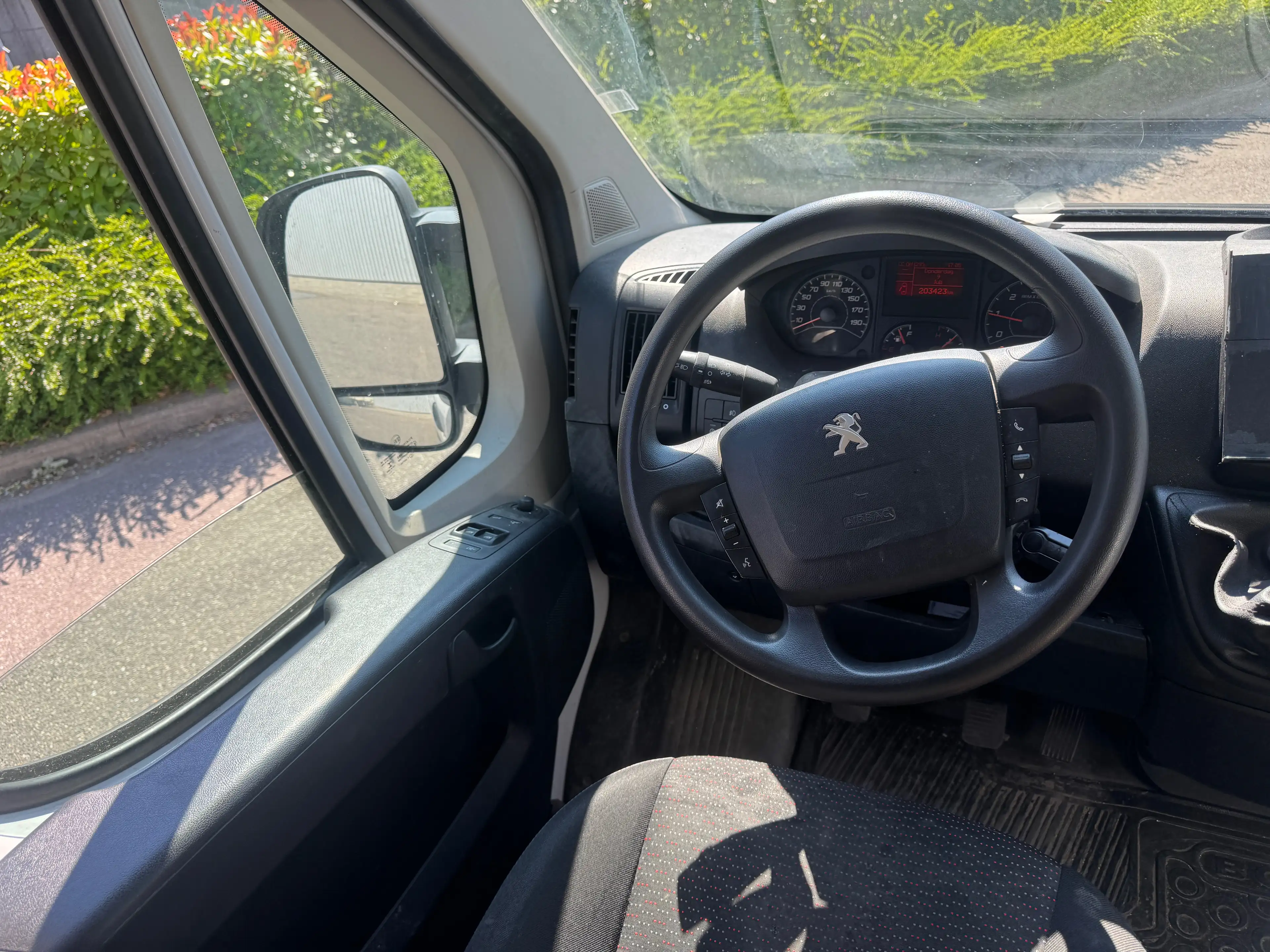 Peugeot Boxer 2.2 BlueHDi L3H2 — photo 11