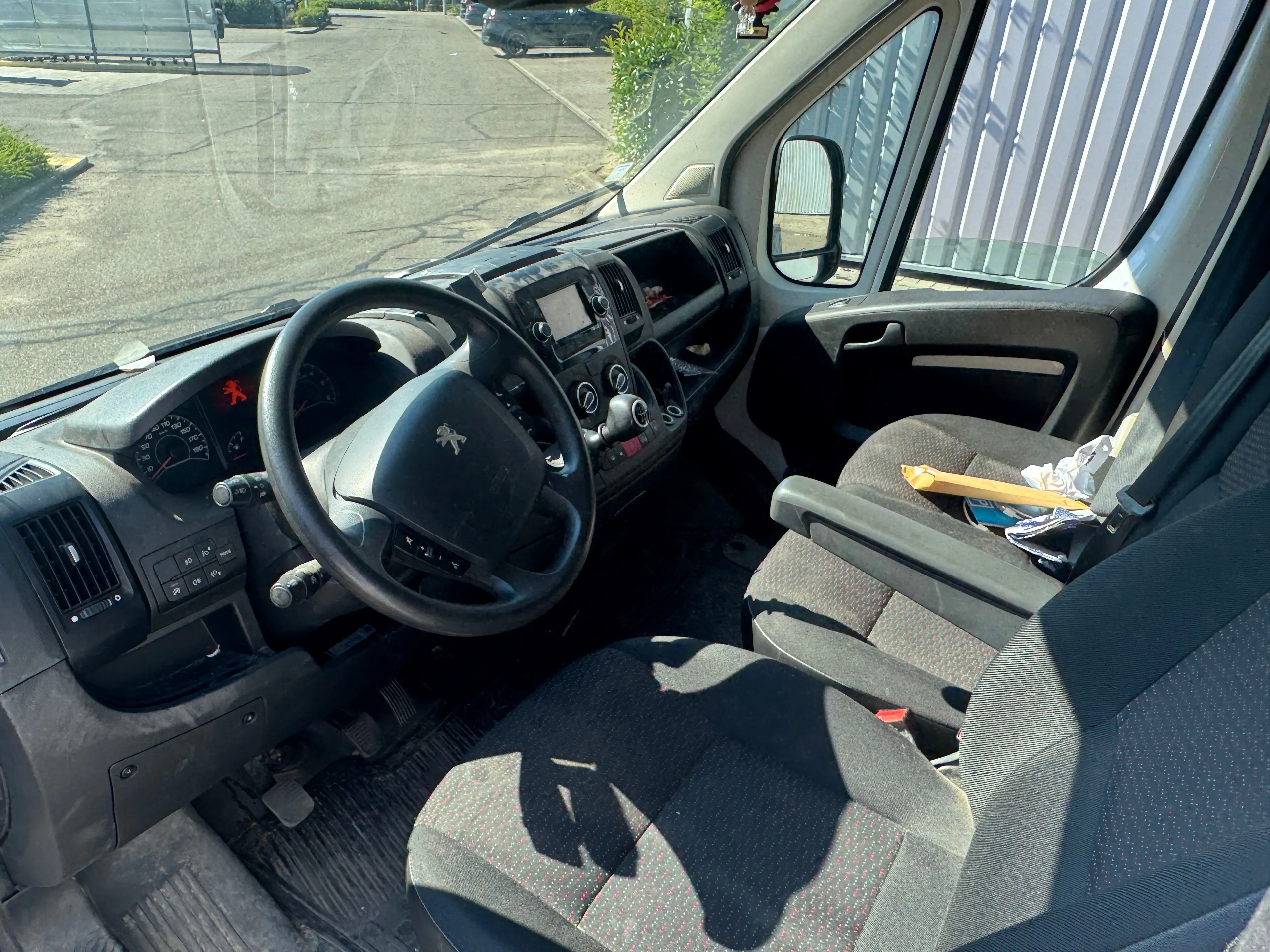 Peugeot Boxer 2.2 BlueHDi L3H2 — photo 14