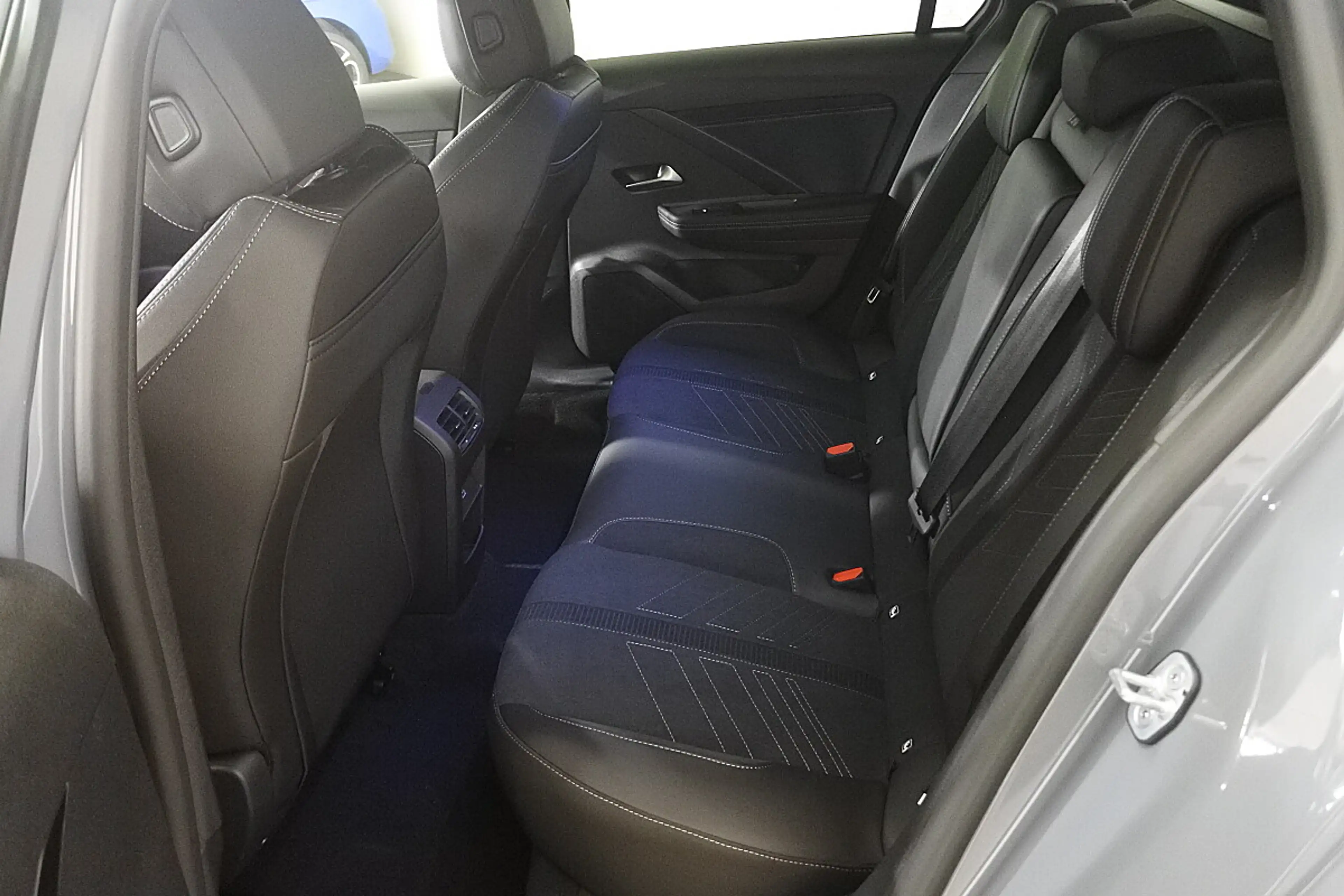 Opel Astra ST 1,2 Turbo MHEV GS Aut. — photo 6