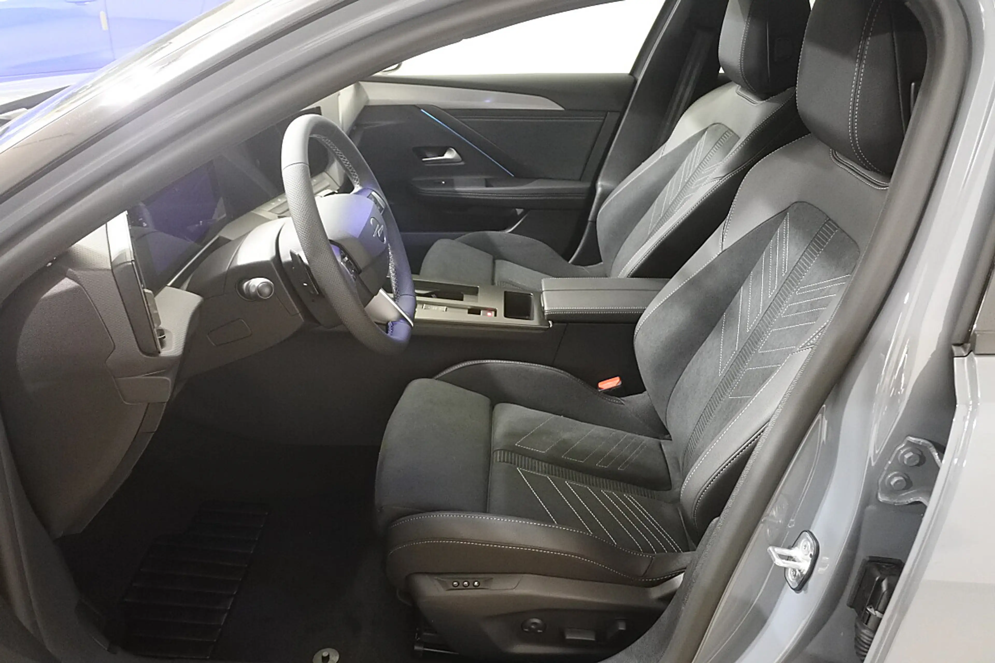 Opel Astra ST 1,2 Turbo MHEV GS Aut. — photo 3