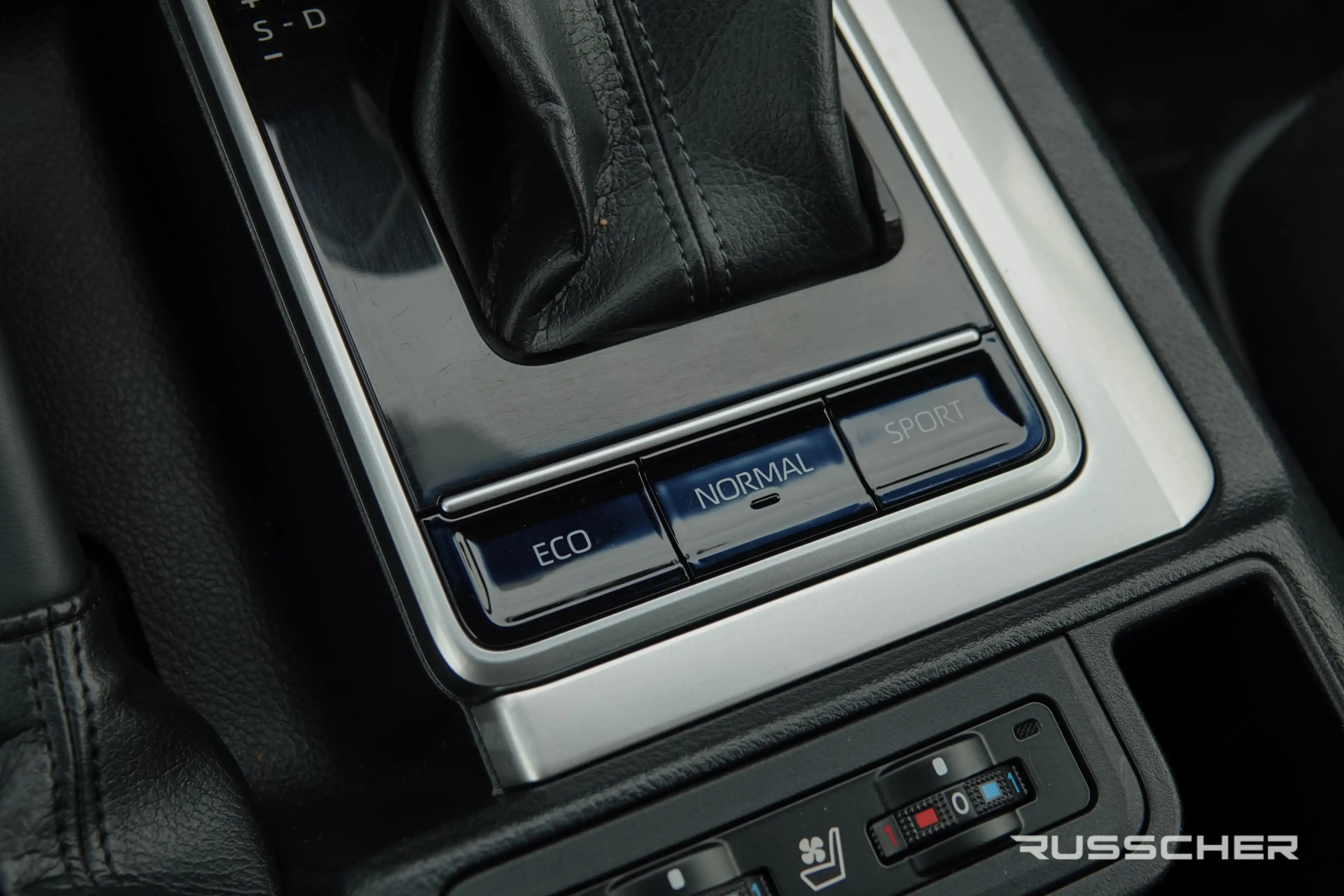 Toyota Land Cruiser 2.8 D-4D-F Challenger 204Pk Aut. | Grijs kenteken — photo 30