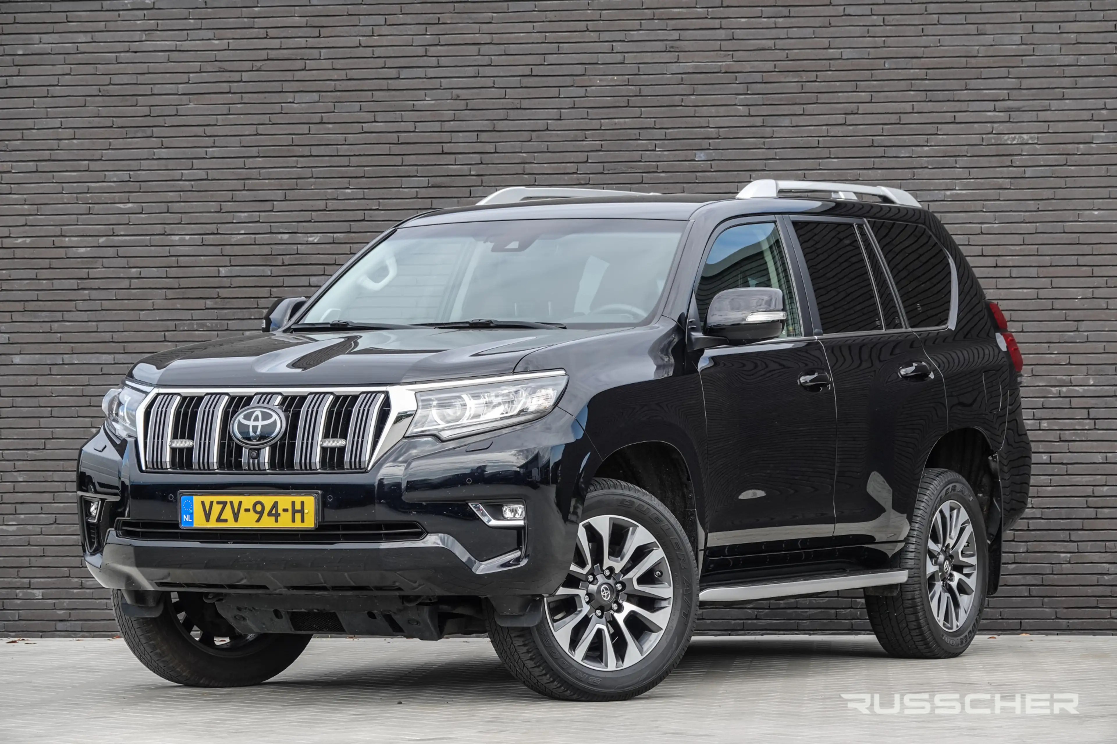 Toyota Land Cruiser 2.8 D-4D-F Challenger 204Pk Aut. | Grijs kenteken