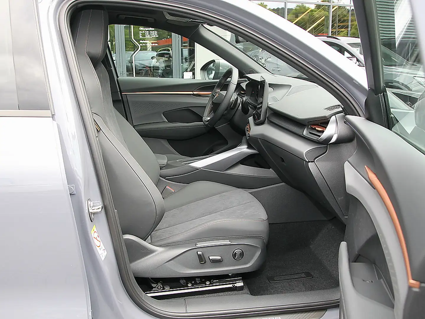 CUPRA Terramar 2.0 TSI 4Drive AHK PANO MATRIX LED F Gris - 2