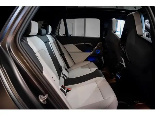 BMW M5 view 11