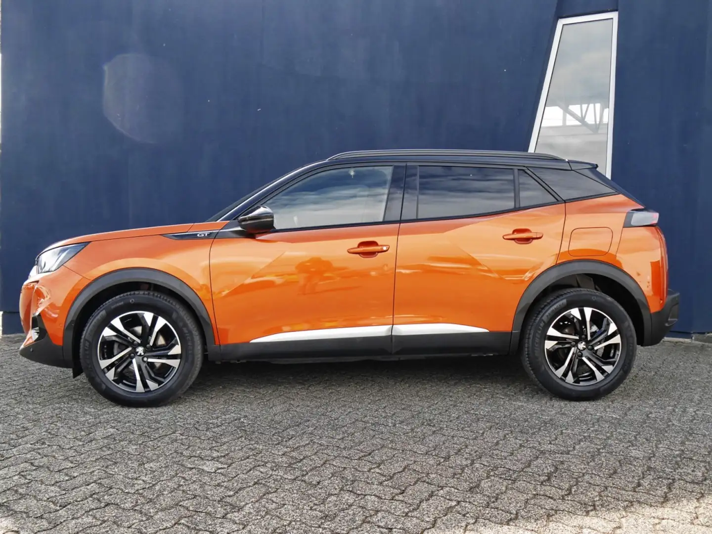 Peugeot 2008 GT-Line 130 PureTech Auto.+LED+AHK+Navi Klima Oranje - 2