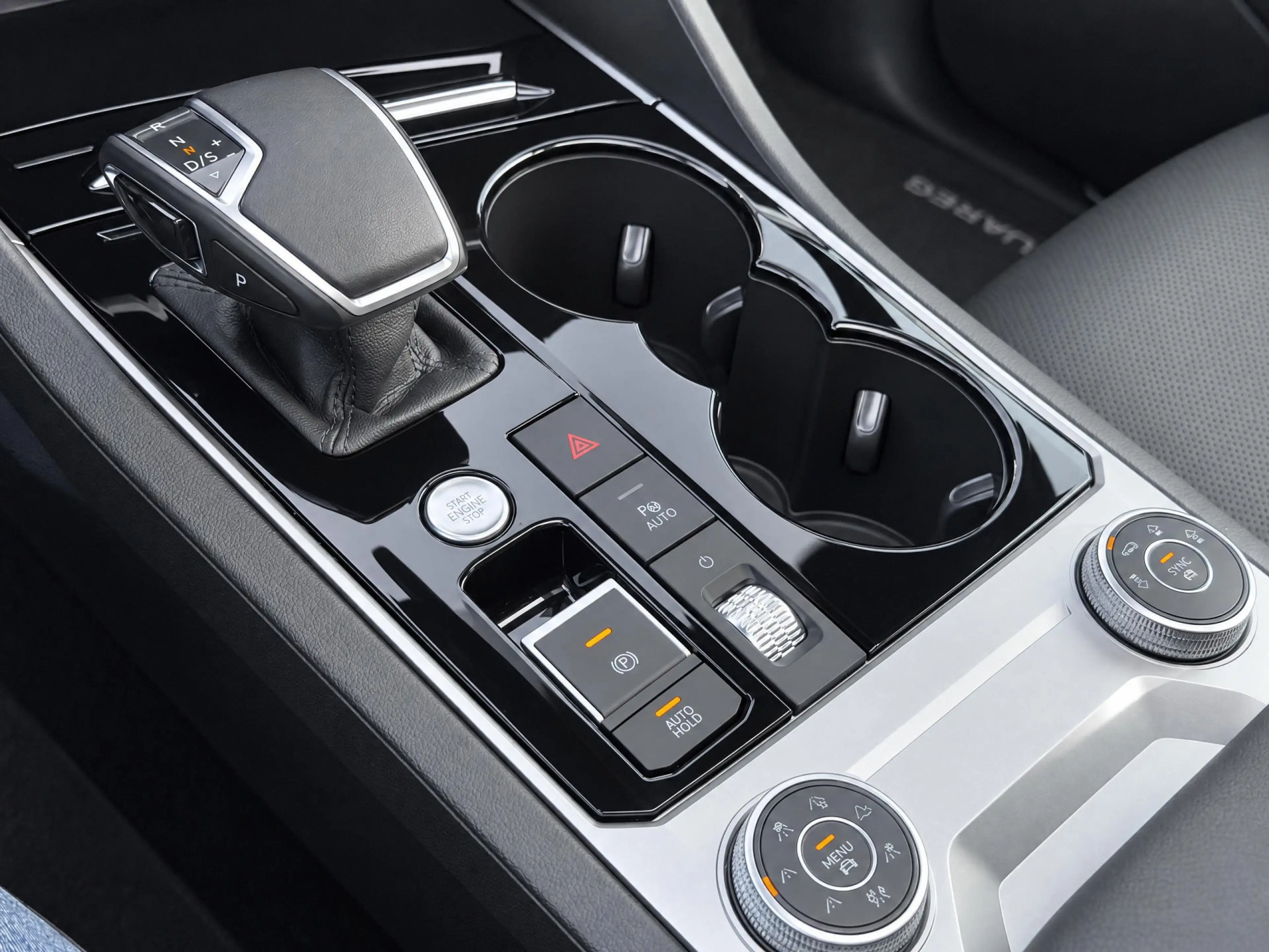 Volkswagen Touareg 3.0 TSi eHybrid 4MOTION R | BTW AUTO |Panorama | E — photo 24