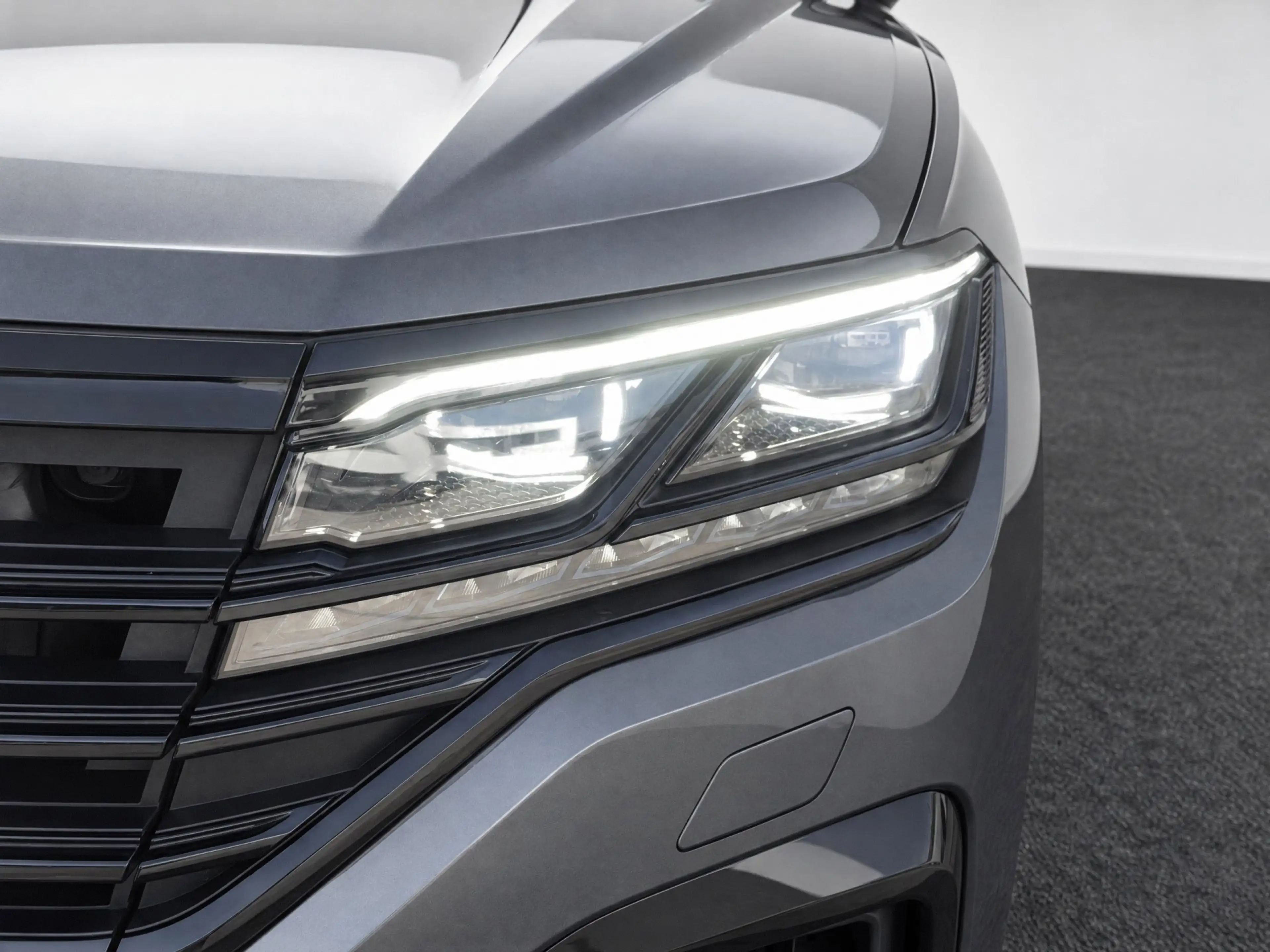 Volkswagen Touareg 3.0 TSi eHybrid 4MOTION R | BTW AUTO |Panorama | E — photo 17