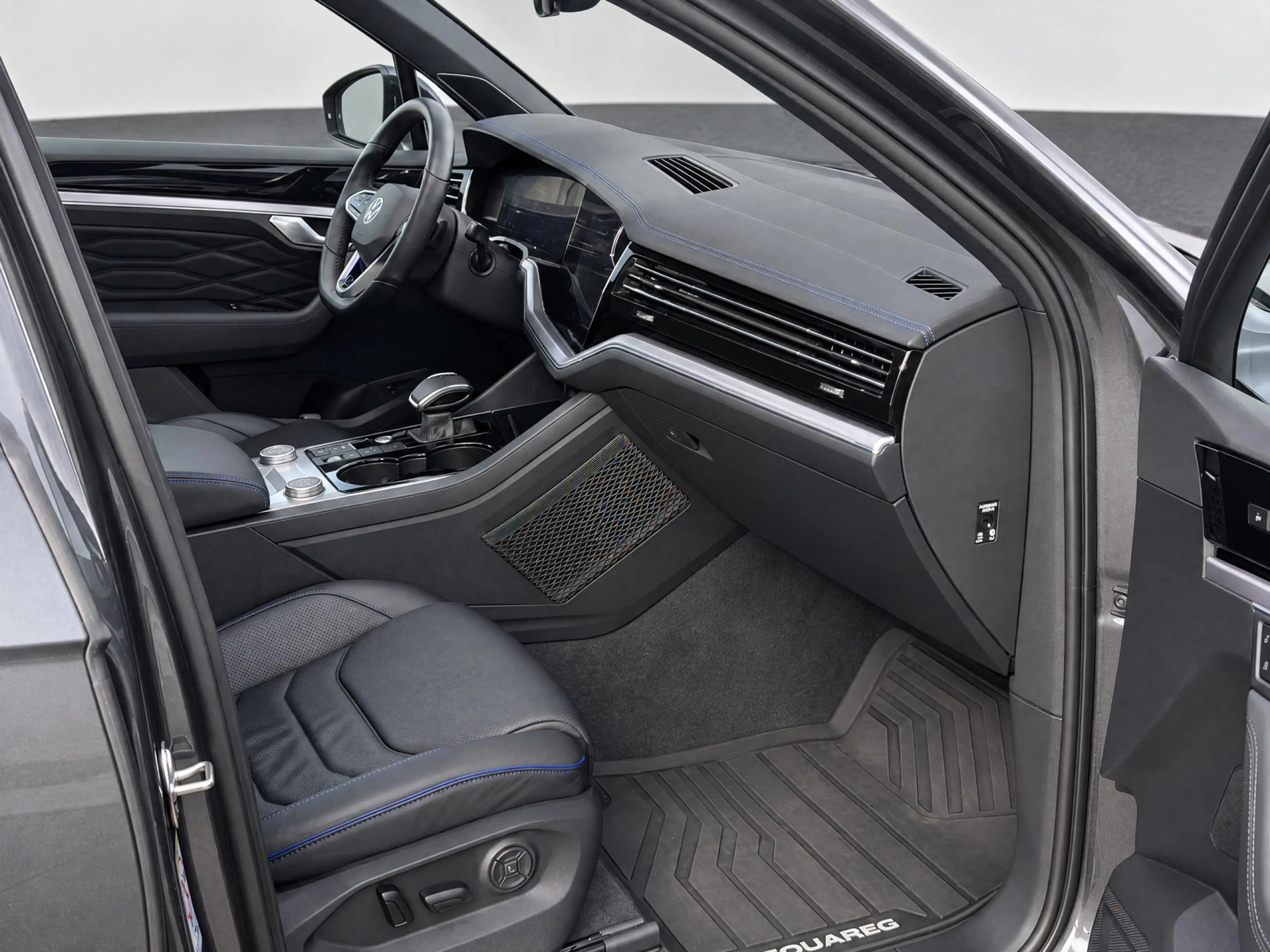 Volkswagen Touareg 3.0 TSi eHybrid 4MOTION R | BTW AUTO |Panorama | E — photo 18