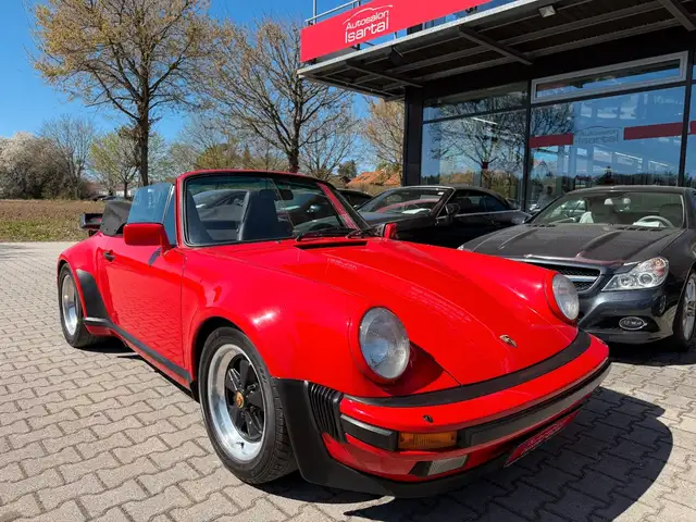 Porsche 911 view 8
