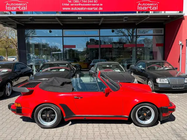 Porsche 911 view 7