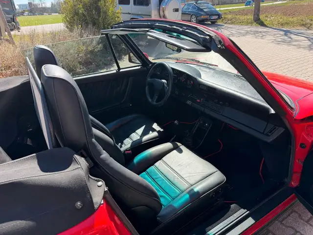 Porsche 911 view 15