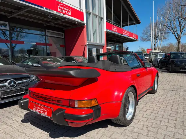 Porsche 911 view 6