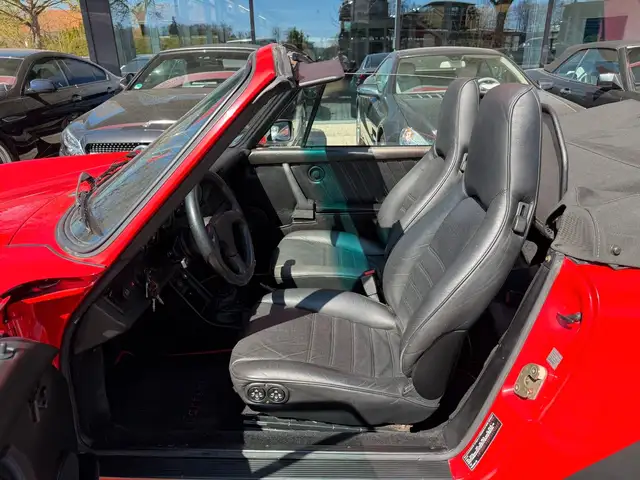 Porsche 911 view 11