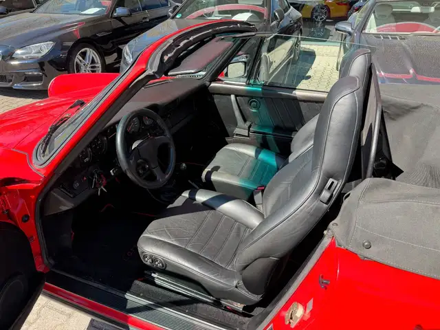 Porsche 911 view 9