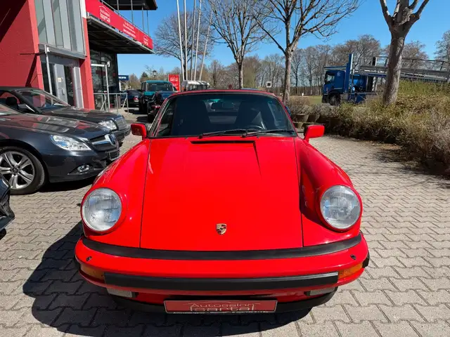 Porsche 911 view 2