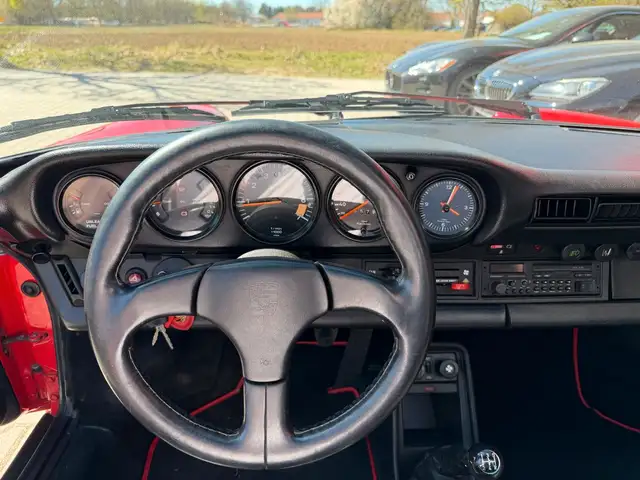 Porsche 911 view 13