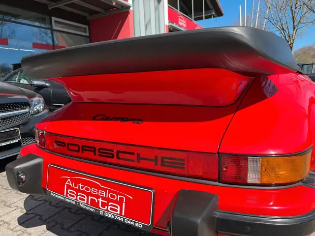 Porsche 911 view 5