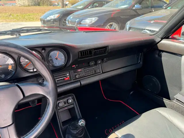 Porsche 911 view 14